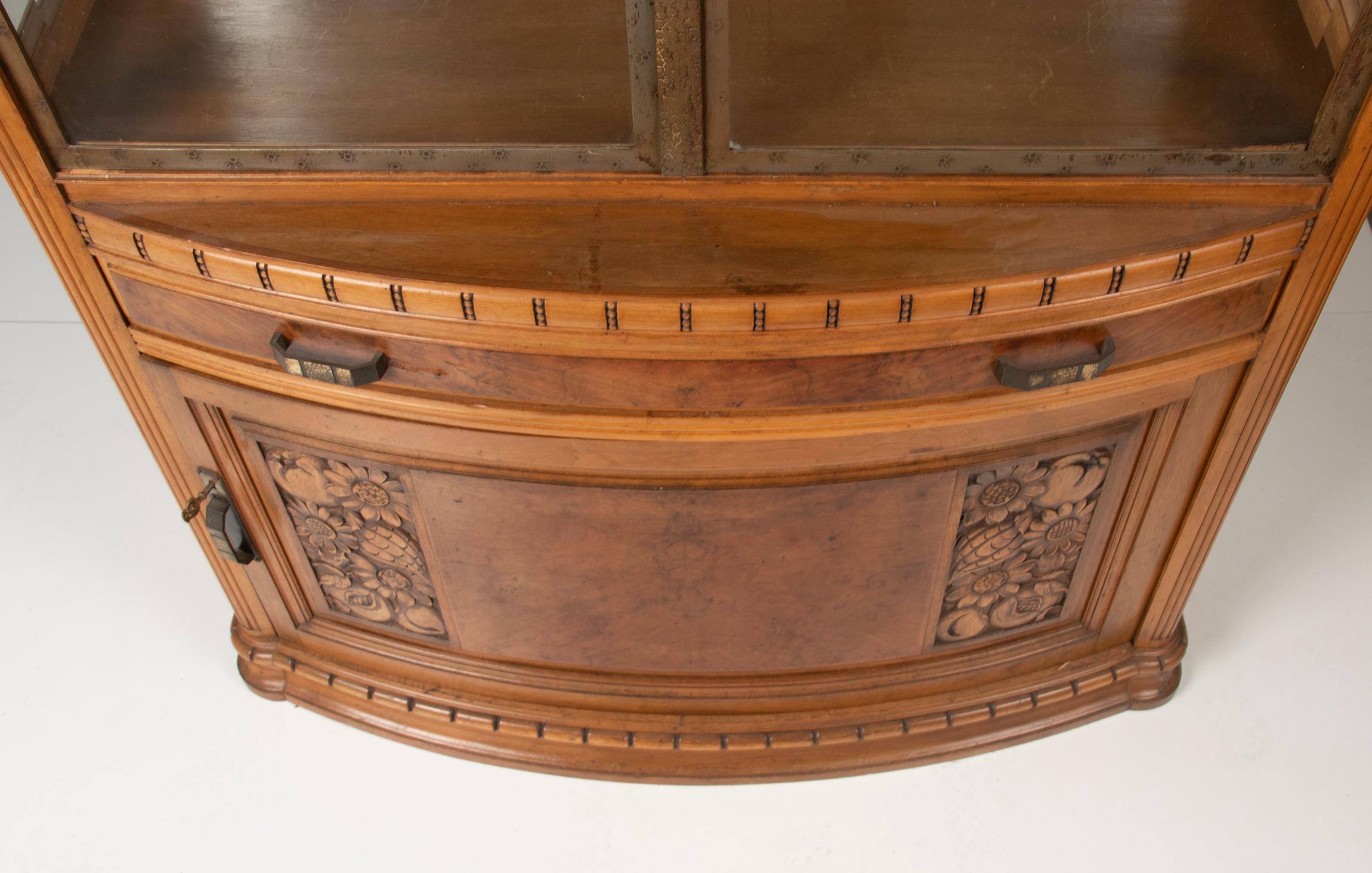 20th Century Walnut Art Deco Display Vitrine Cabinet For Sale 1