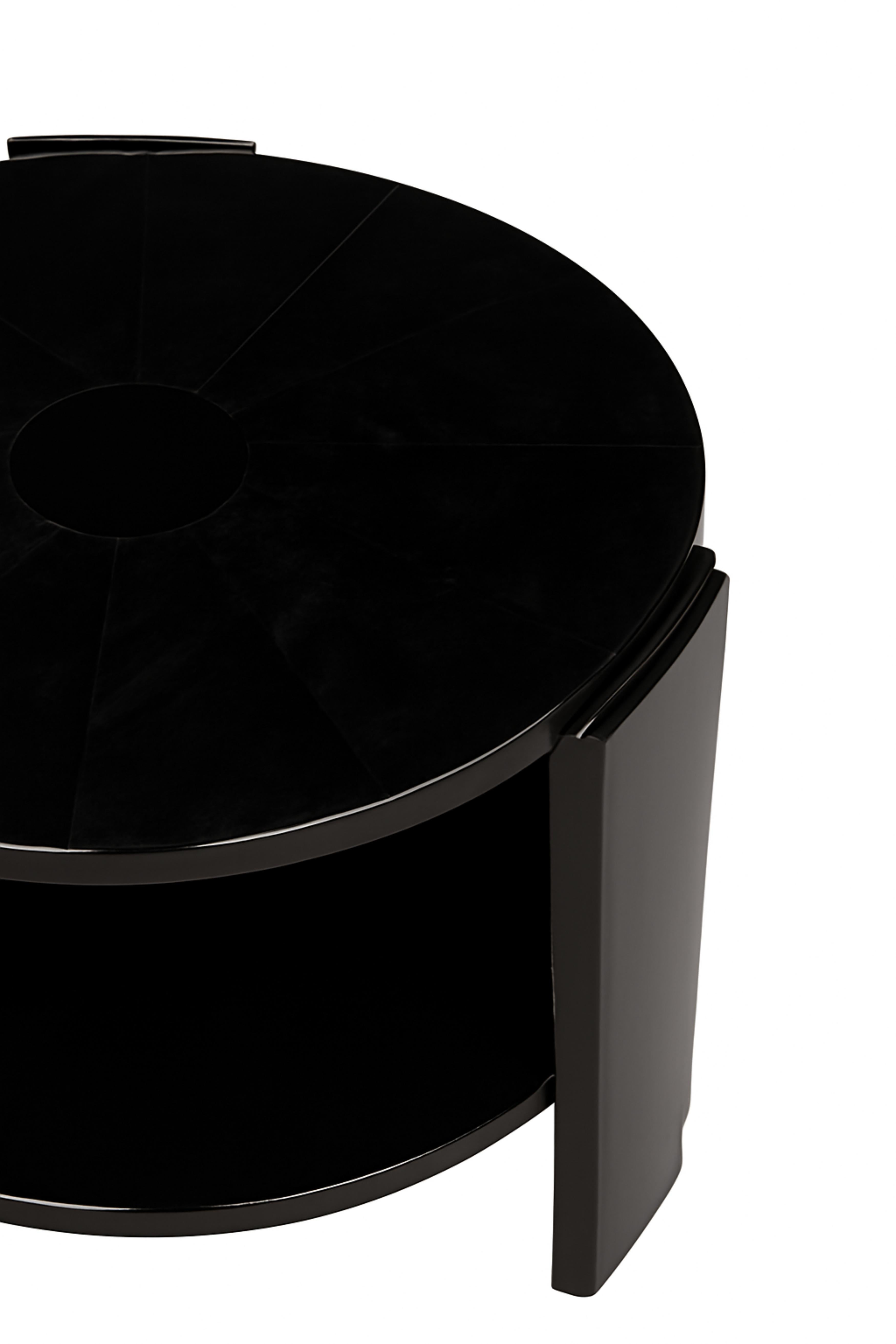 20th Century Walnut Black Lacquer Art Deco Center Table In Good Condition For Sale In Lisbon, PT