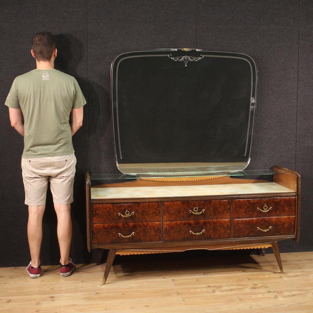 Italian commode et miroir en noyer, ronce et bois de fruitier du 20e siècle, 1950 en vente