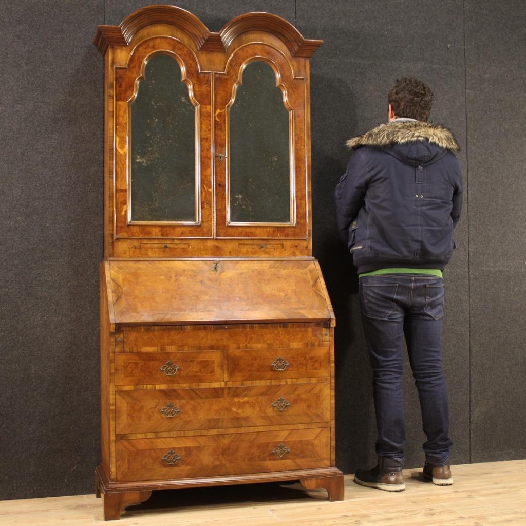 English trumeau of the 20th century. Double body funiture in walnut, burl, beech, mahogany and fruitwood. Lower body equipped with two smaller parallel drawers and two larger lower ones of good capacity and fall front. Inside of the bureau complete