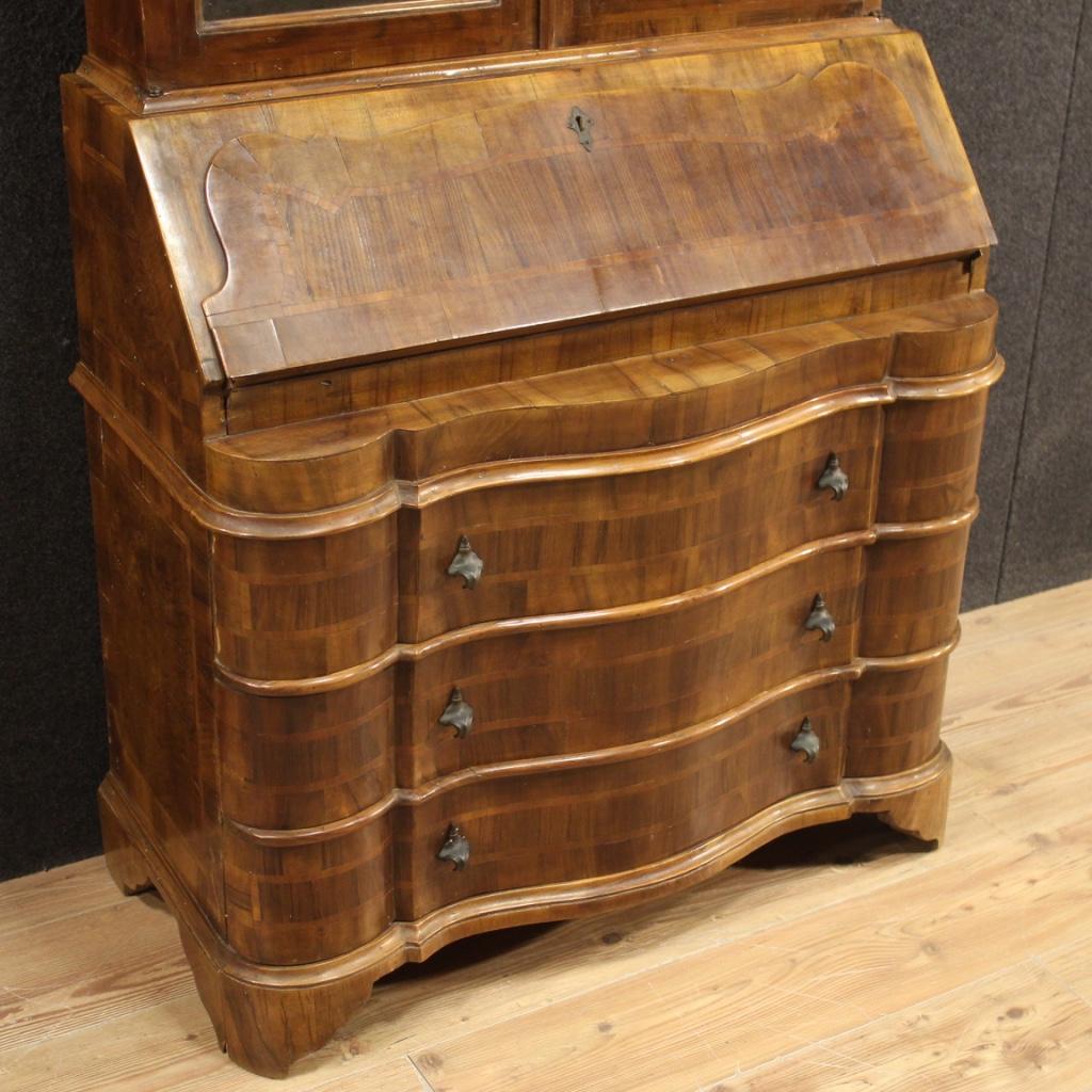 Venetian Trumeau from the mid-20th century. Moved furniture and veneered in walnut, burl, cherry and beech of excellent quality. Double body Trumeau equipped with three external drawers plus fall-front in the lower body. Interior complete with four