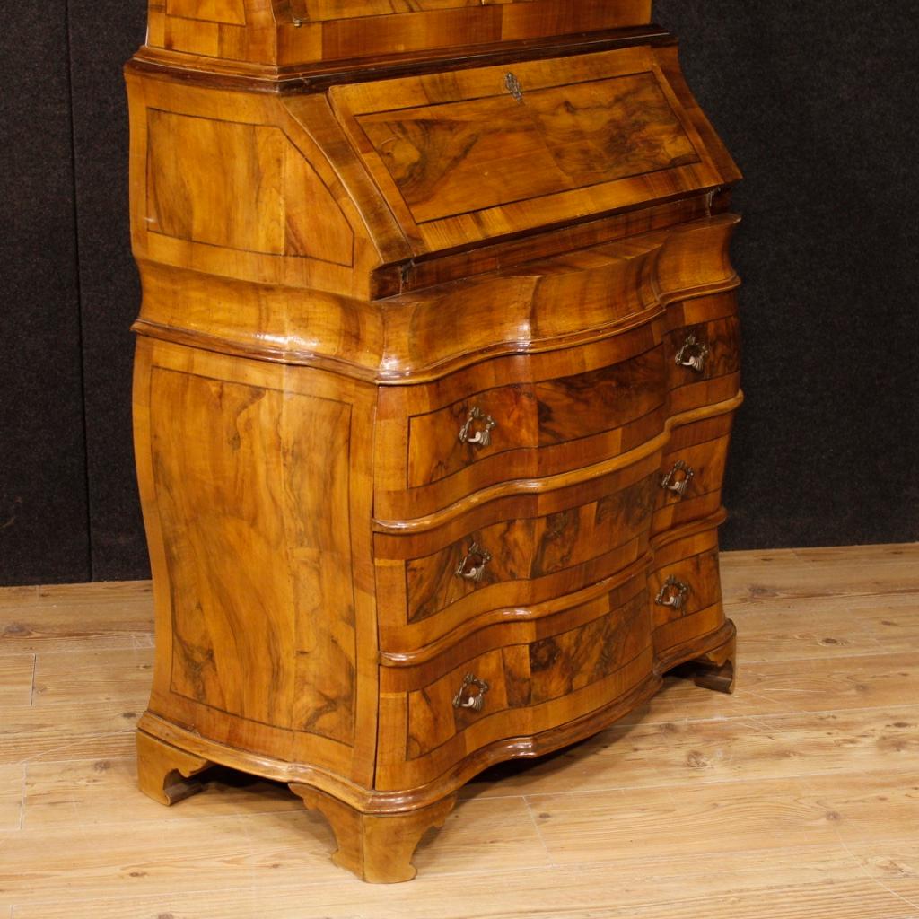 Venetian trumeau from 20th century. Furniture of excellent proportion and quality carved in walnut, burl walnut, rosewood and beech. Removable double-body trumeau for easy movement and insertion into the home. Furniture equipped with three drawers