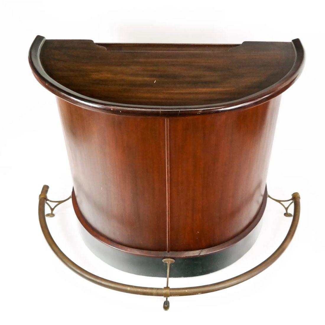 20th Century Walnut Dry Bar With Brass Rail In Good Condition For Sale In Locust Valley, NY