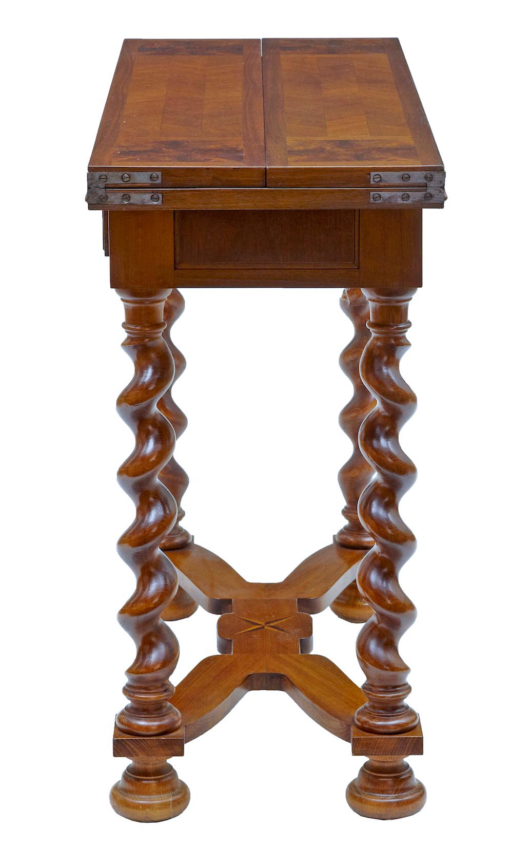 Queen Anne 20th Century Walnut Flip Top Occasional Table