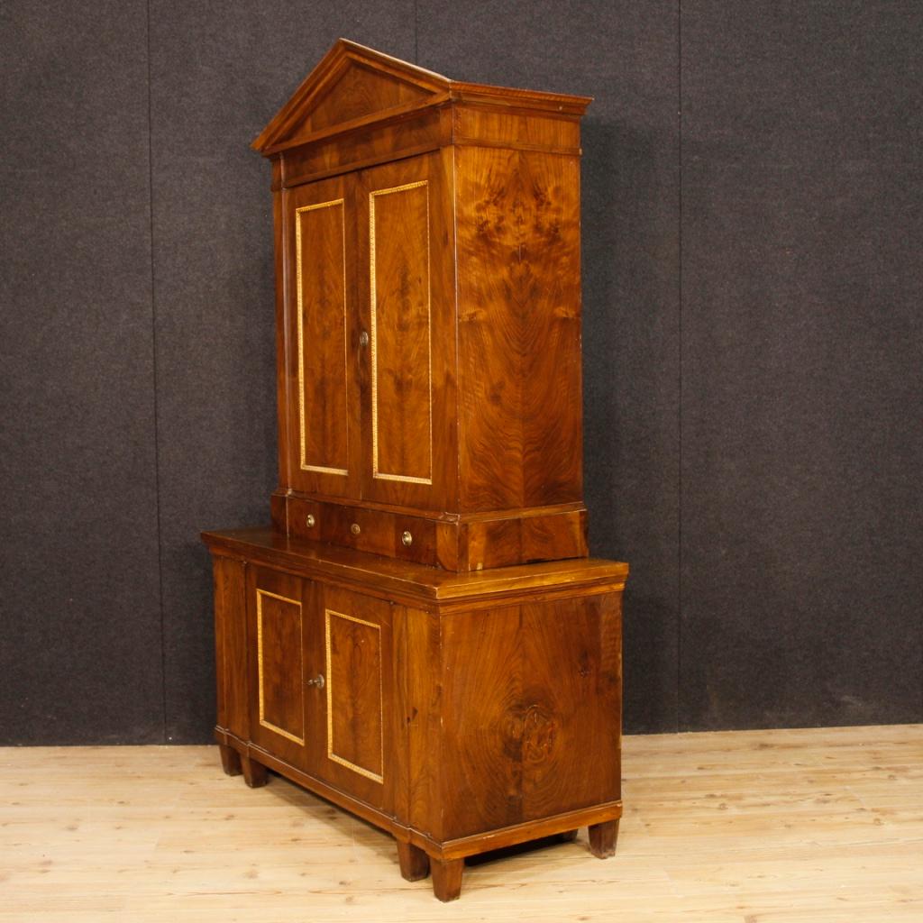 Double body Italian cabinet from the first half of the 20th century. Furniture of particular construction composed of antique structural elements. Lower body with sideboard with two doors and two side doors that hide 8 internal drawers (see photo).