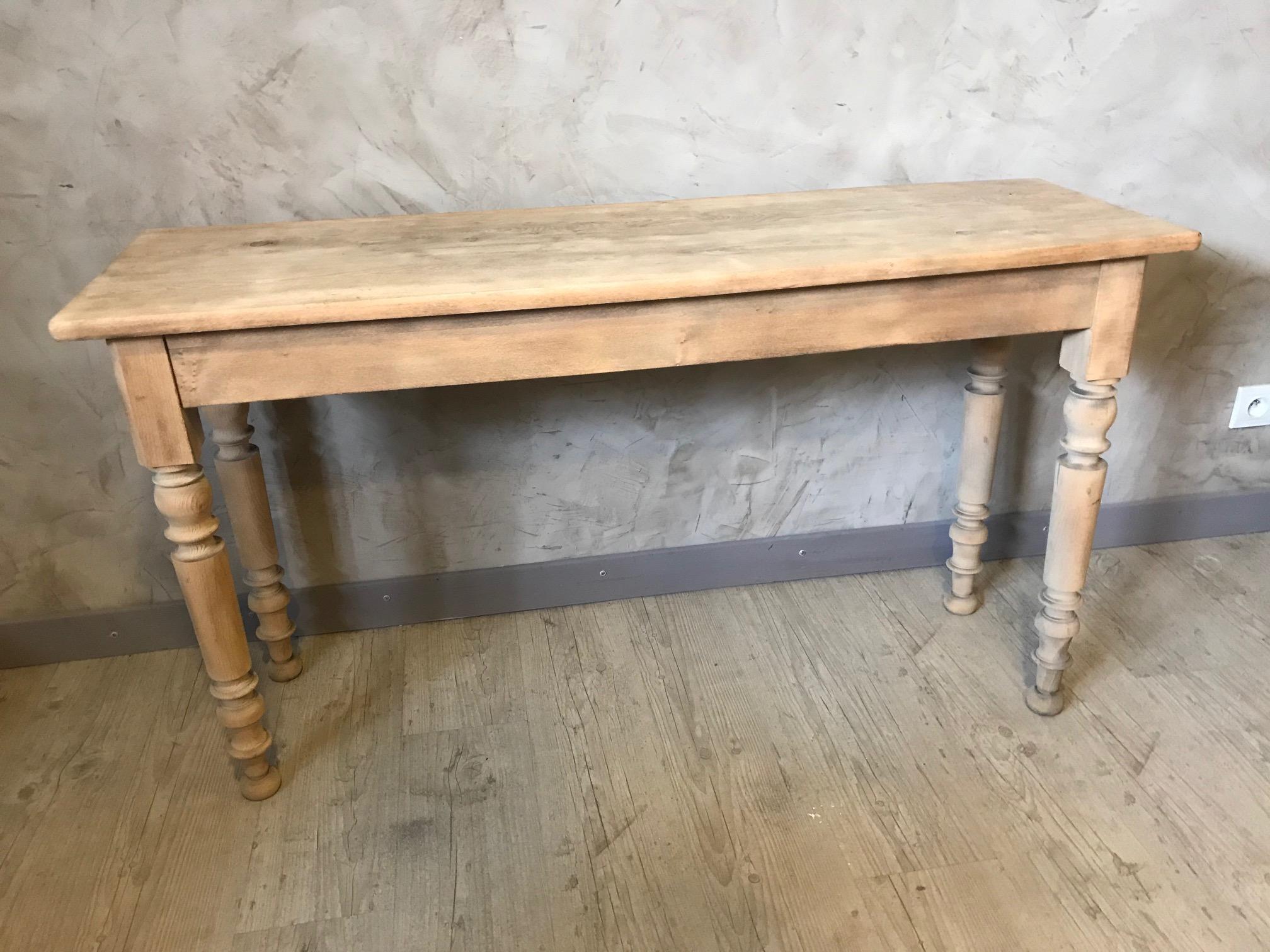Very nice 20th century Walnut Louis Philippe pickled console from the 1920.
Nice quality. Has been pickled thanks to a sand technique.
