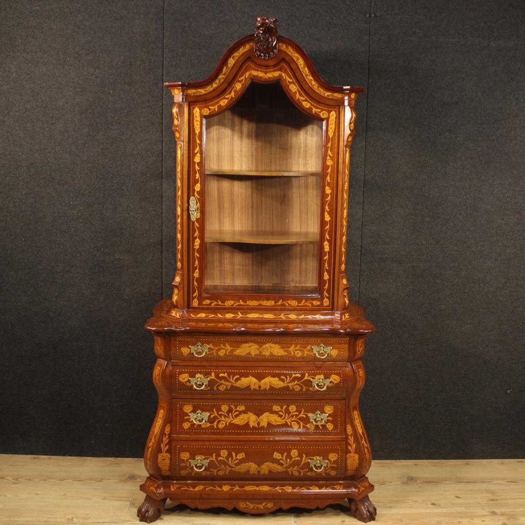 Dutch double body display cabinet from the 20th century. Furniture pleasantly adorned with floral inlay in walnut, maple and beech woods of excellent quality. One-door showcase, complete with working key and equipped with two internal fixed shelves