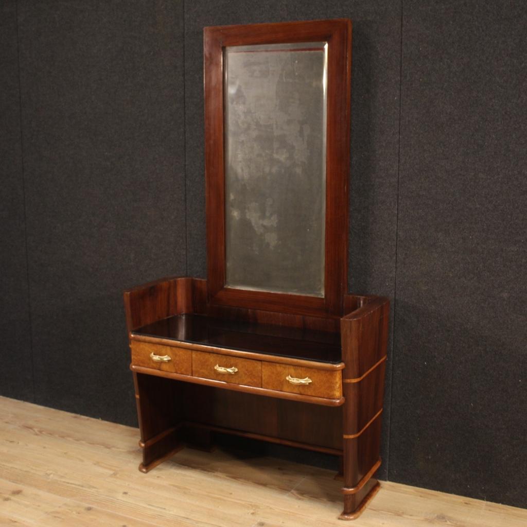 Italian design cheval mirror of the 1970s. Beautifully designed and pleasant furniture in walnut, palisander, burl, maple and beech. Cheval mirror built in two separable bodies to facilitate moving around the house. Furniture finished from the