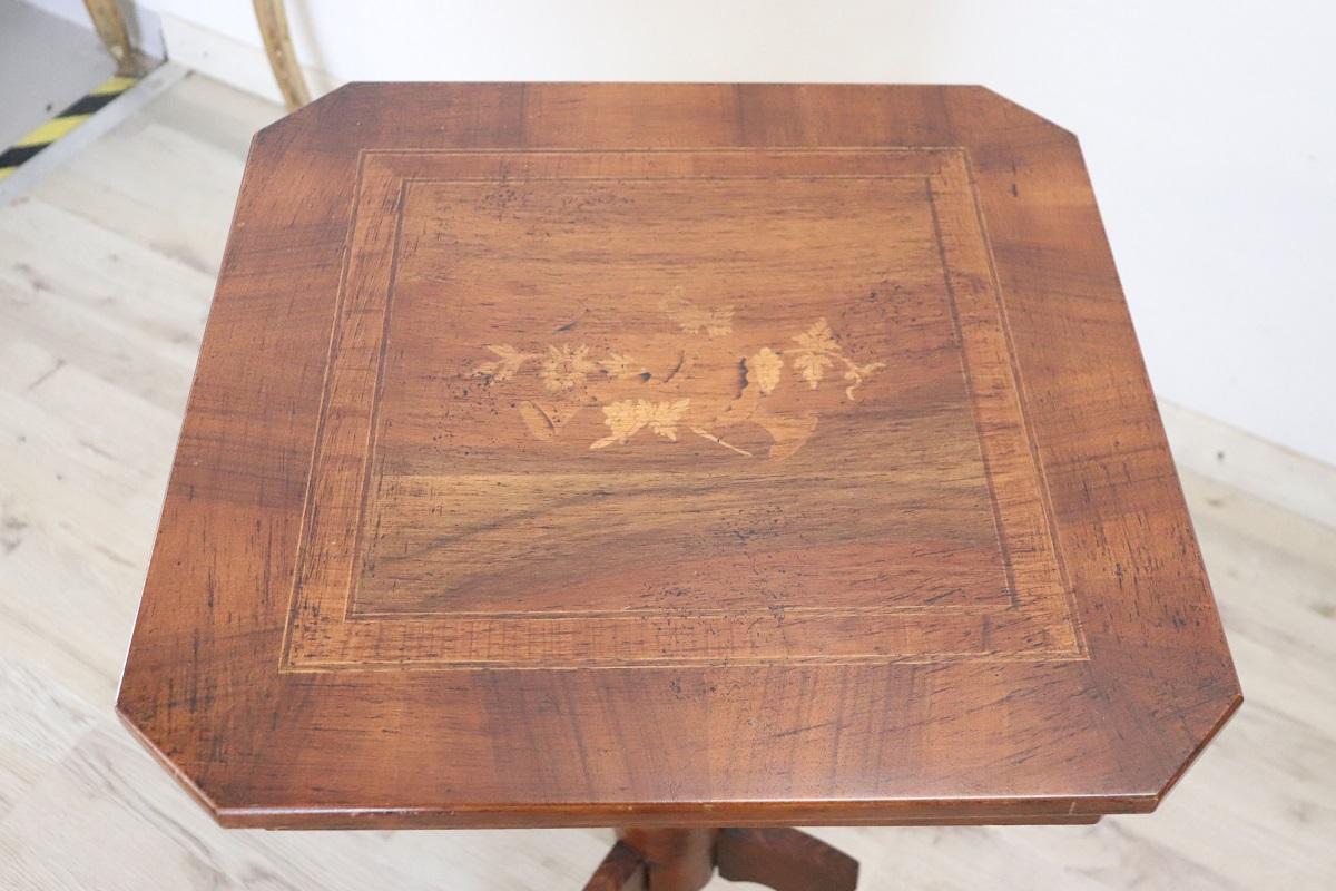 20th Century Walnut Tripod Table or Pedestal Table For Sale 1