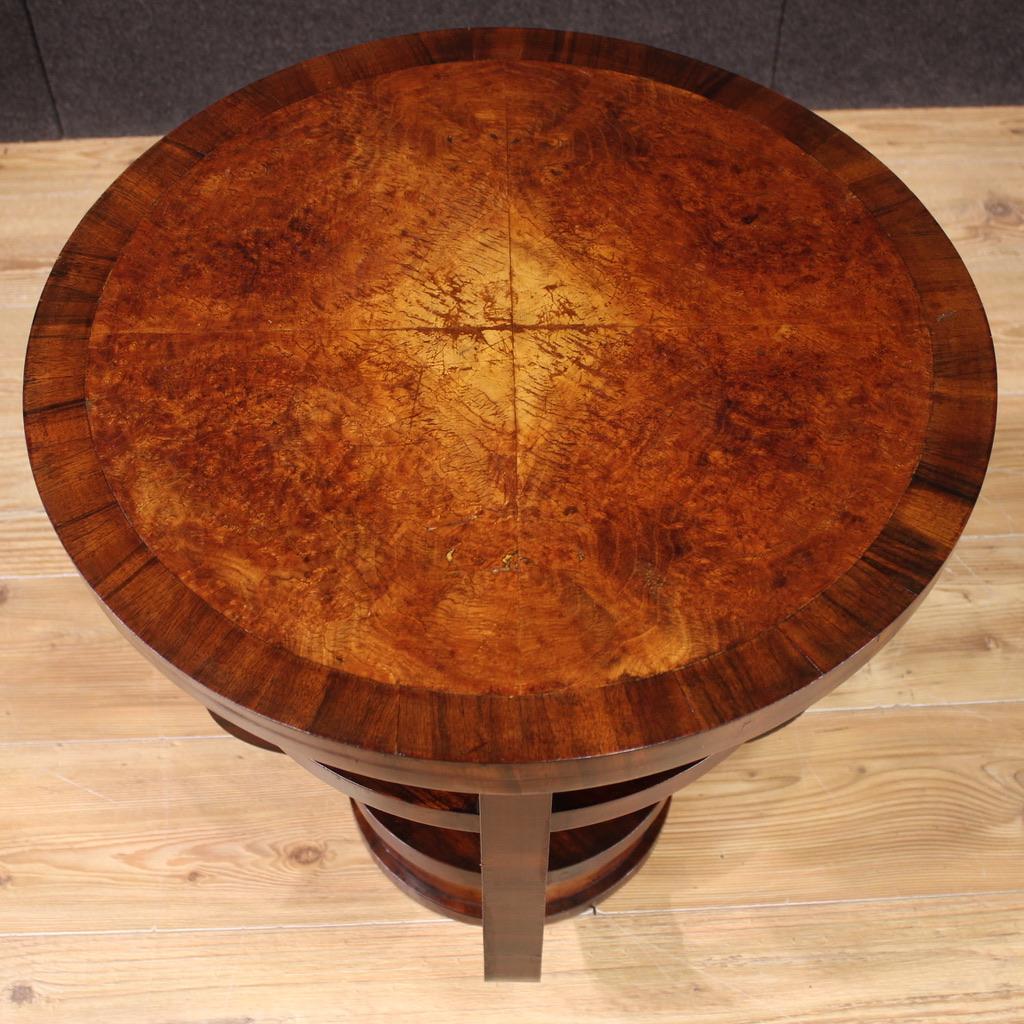 20. Jahrhundert Nussbaumholz Art Deco Italienischer Beistelltisch, 1940 (Art déco) im Angebot