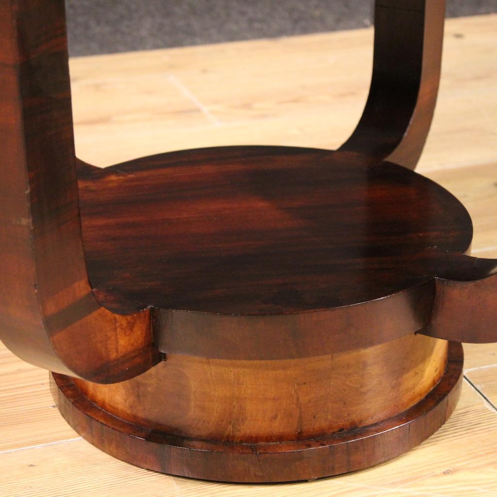 20. Jahrhundert Nussbaumholz Art Deco Italienischer Beistelltisch, 1940 (Holz) im Angebot