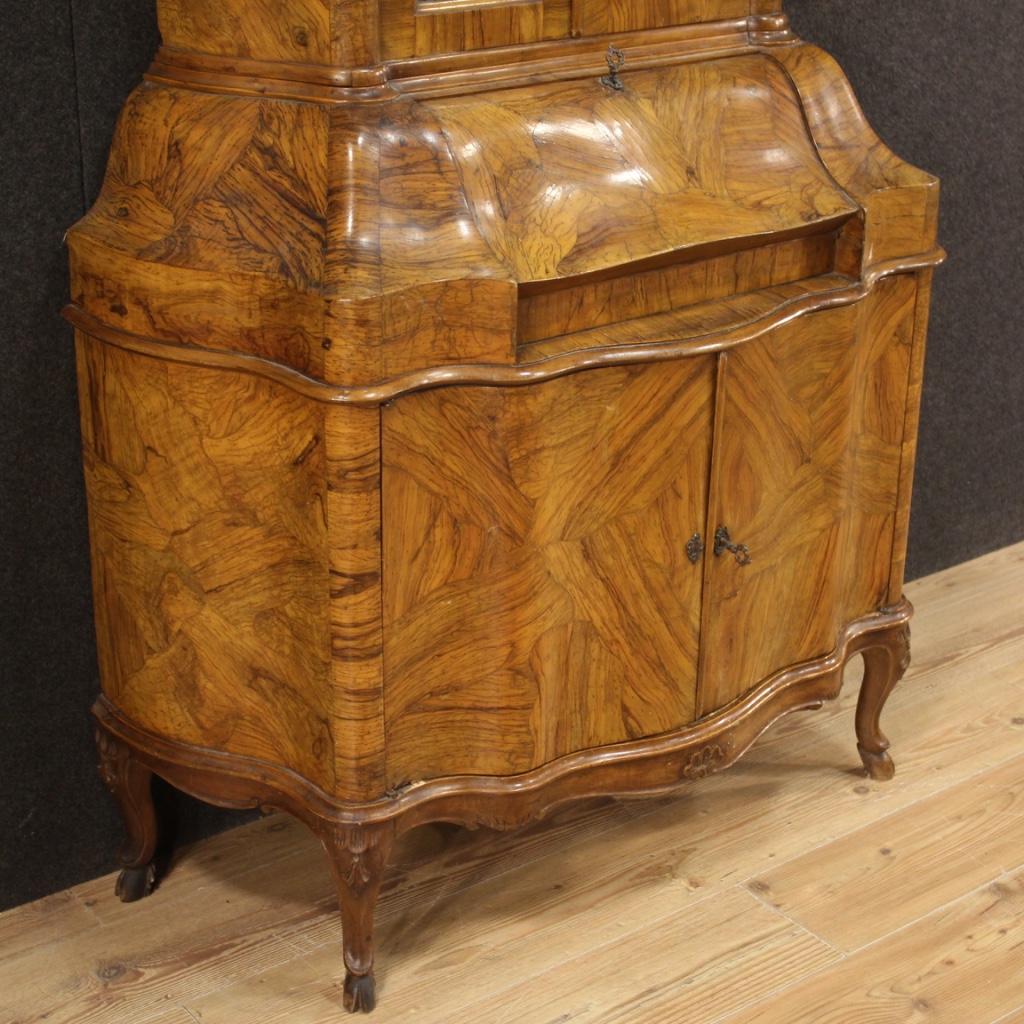 Venetian trumeau from the mid-20th century. Double body furniture carved and veneered in walnut, olive, burl and beech woods of beautiful lines and pleasant decor. Moved and rounded trumeau equipped with two doors and fall-front in the lower body.