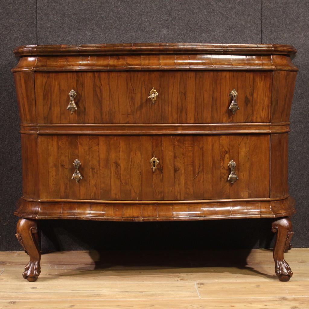 Venetian chest of drawers from the first half of the 20th century. Very elegant furniture carved and veneered in walnut of excellent quality. Commode equipped with two large drawers, complete with locks and working key. Wooden top in character of
