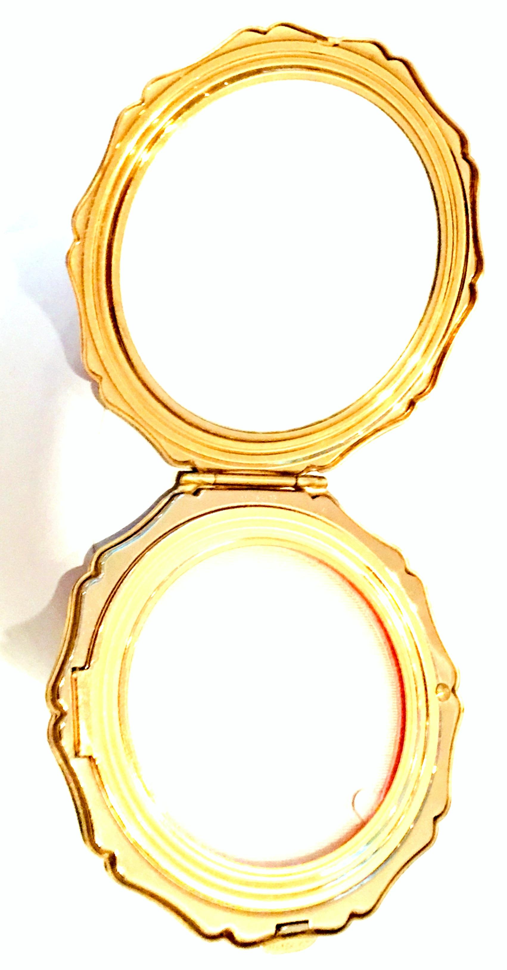 20th  Century Wedgood & Gilt Bronze Powder Compact by,  Stratton, England In Good Condition In West Palm Beach, FL