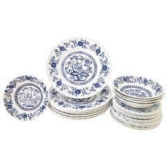 Wedgwood 20e siècle - Service de vaisselle "Blue Onion" et "Heritage". Set/23