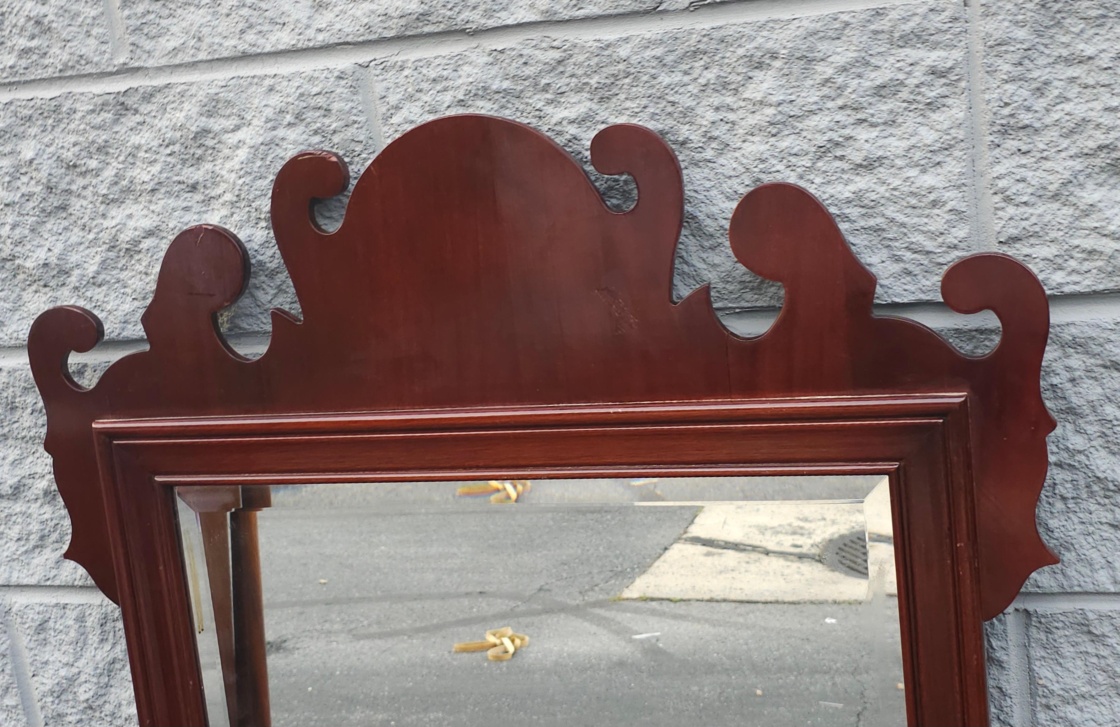 Sculpté Miroir Chippendale de Wellington Hall du 20e siècle en acajou massif d'Oxford en vente