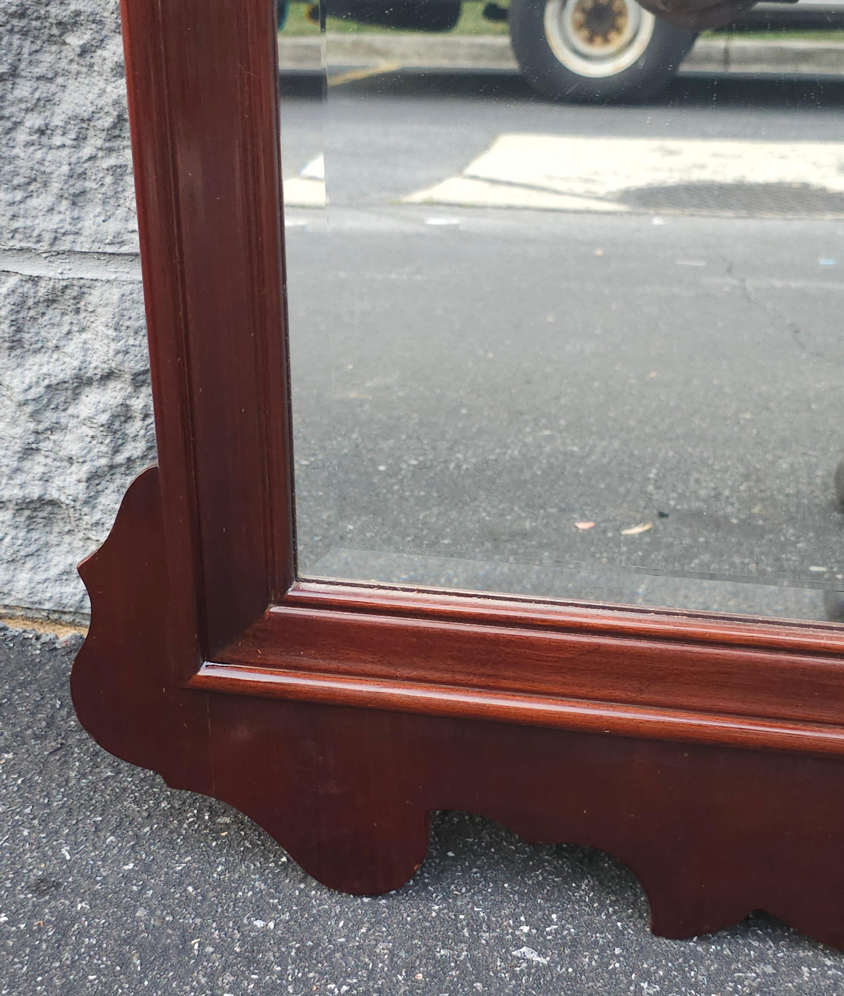 20ième siècle Miroir Chippendale de Wellington Hall du 20e siècle en acajou massif d'Oxford en vente