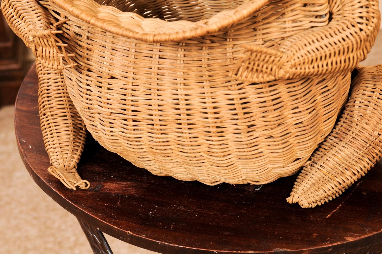 20th Century Whimsical Italian Wicker Frog Basket For Sale 8