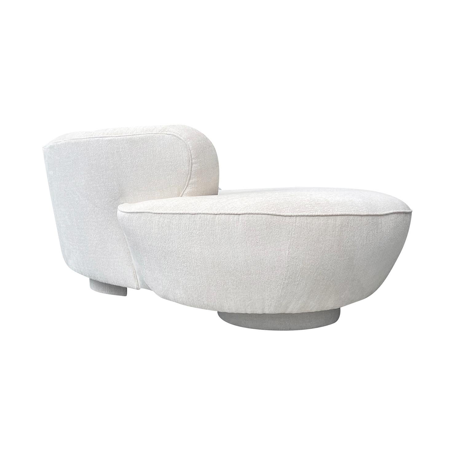 20th Century White American Directional Sofa, Curved Settee by Vladimir Kagan For Sale 1