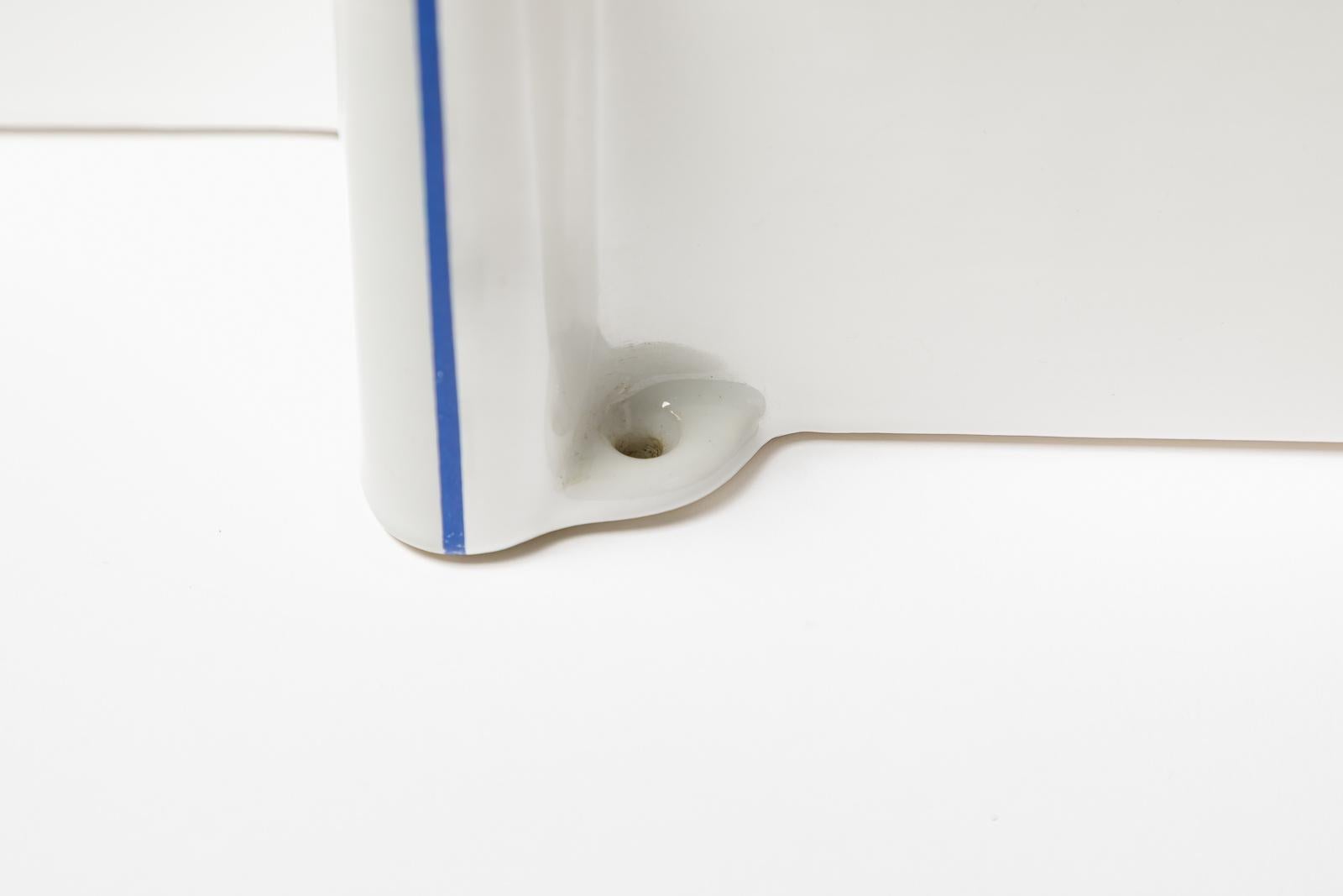Francese Mensola da parete modulare in porcellana del XX secolo, design bianco e blu 1970 in vendita