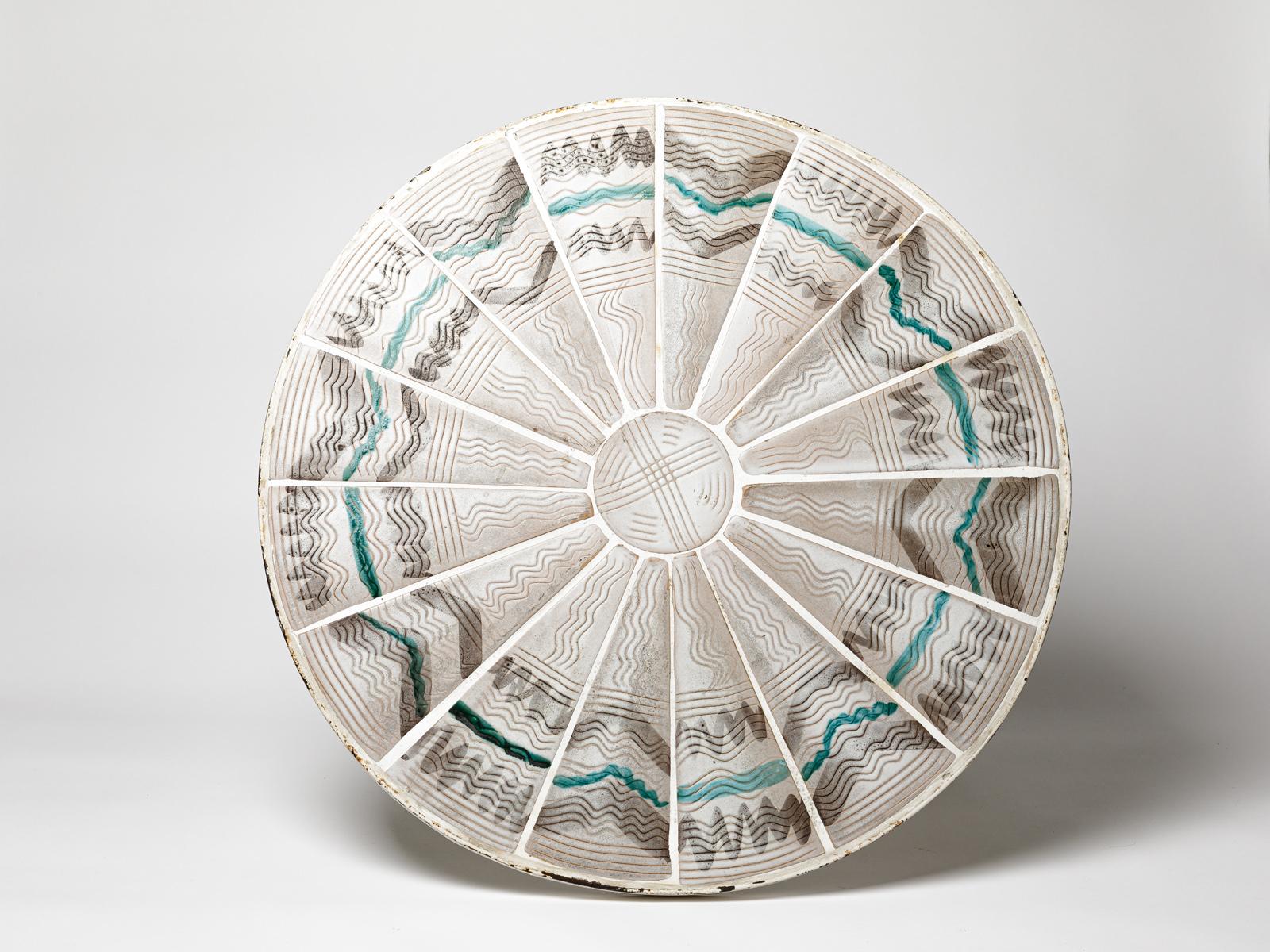 Table de canapé abstraite en céramique blanche et verte du 20e siècle par Jean Austruy 1960 en vente 3