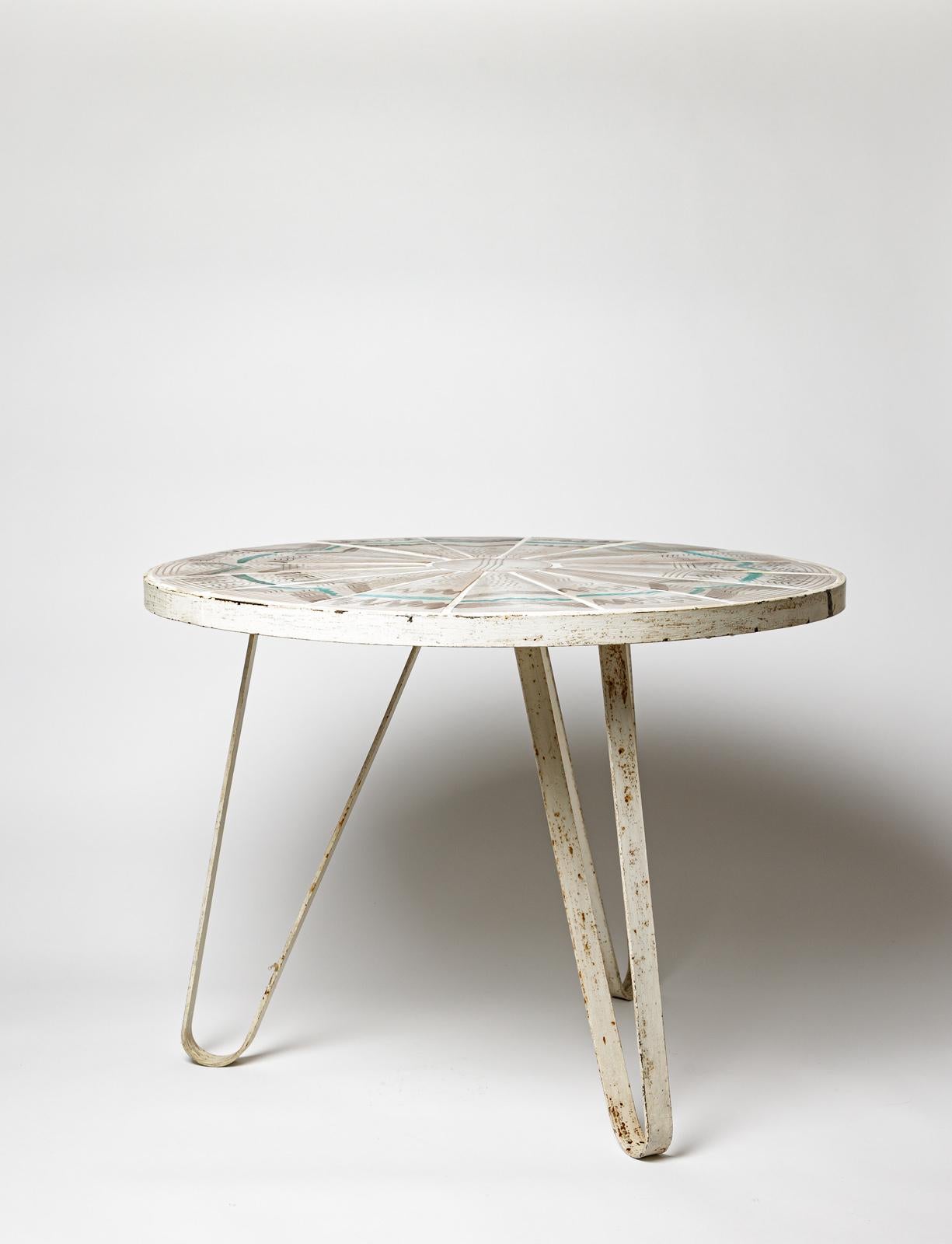 Jean Austruy

Realizzato nel 1960 circa

Pezzo unico in ceramica

Tavolo basso da caffè o da divano di design del XX secolo 

originale in buone condizioni

i piedini in metallo sono in vernice ogirina in condizioni d'epoca
Piedi rimovibili

Le