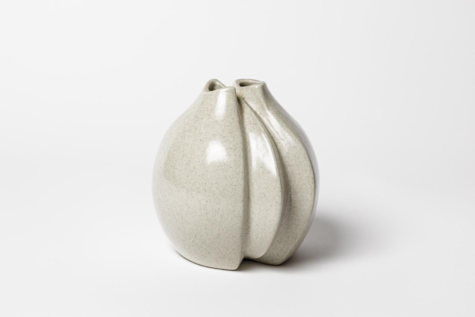 Jacqueline and Tim Orr

20th century design white ceramic porcelain vase

Signed under the base

Circa 1970

Original perfect condition

Height 15 cm
Large 13 cm