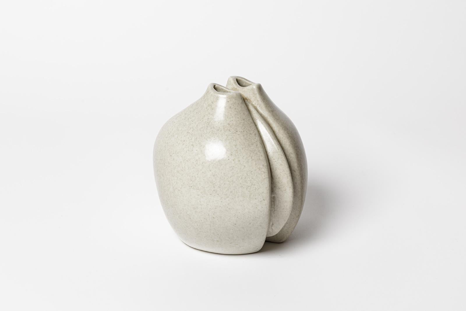 Vase en céramique blanche du 20e siècle par Tim Orr et Jacqueline Orr circa 1970  Excellent état - En vente à Neuilly-en- sancerre, FR