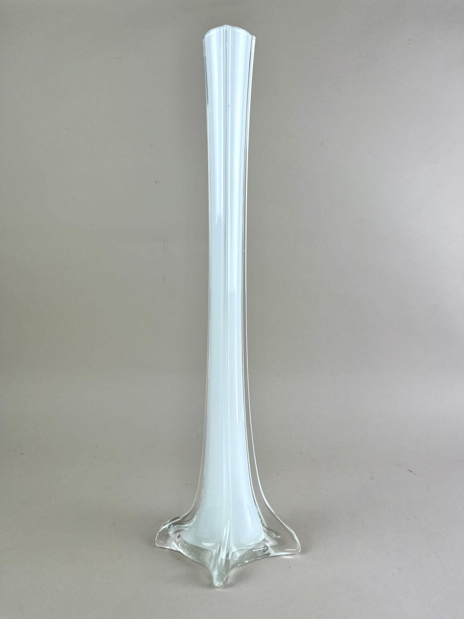 Mid-Century Modern 20th Century White/ Clear Murano Glass Long Neck Vase, Italy ca. 1960 For Sale