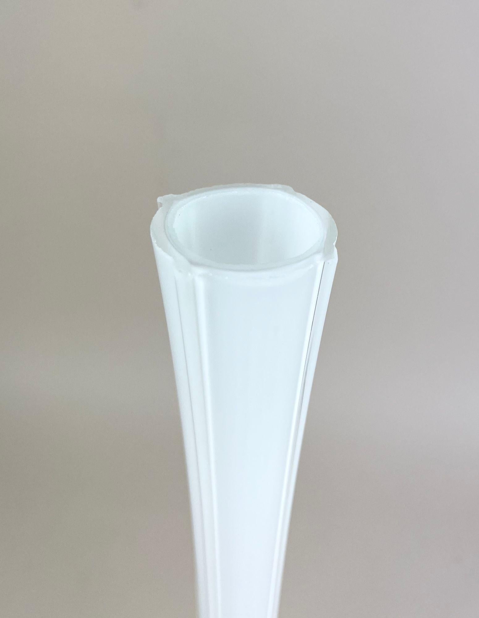 20th Century White/ Clear Murano Glass Long Neck Vase, Italy ca. 1960 In Good Condition For Sale In Lichtenberg, AT