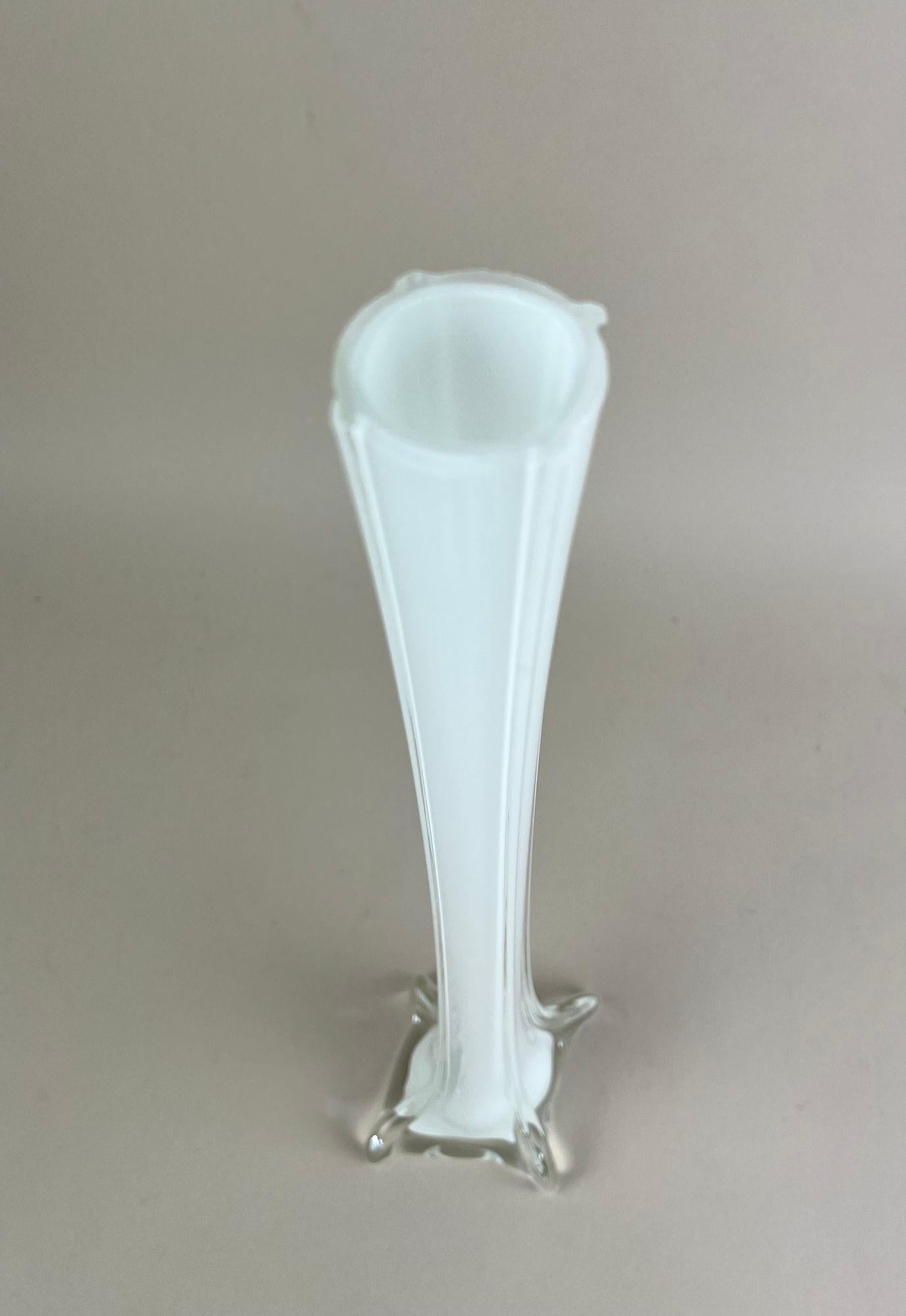 20th Century White/ Clear Murano Glass Long Neck Vase, Italy ca. 1960 For Sale 2