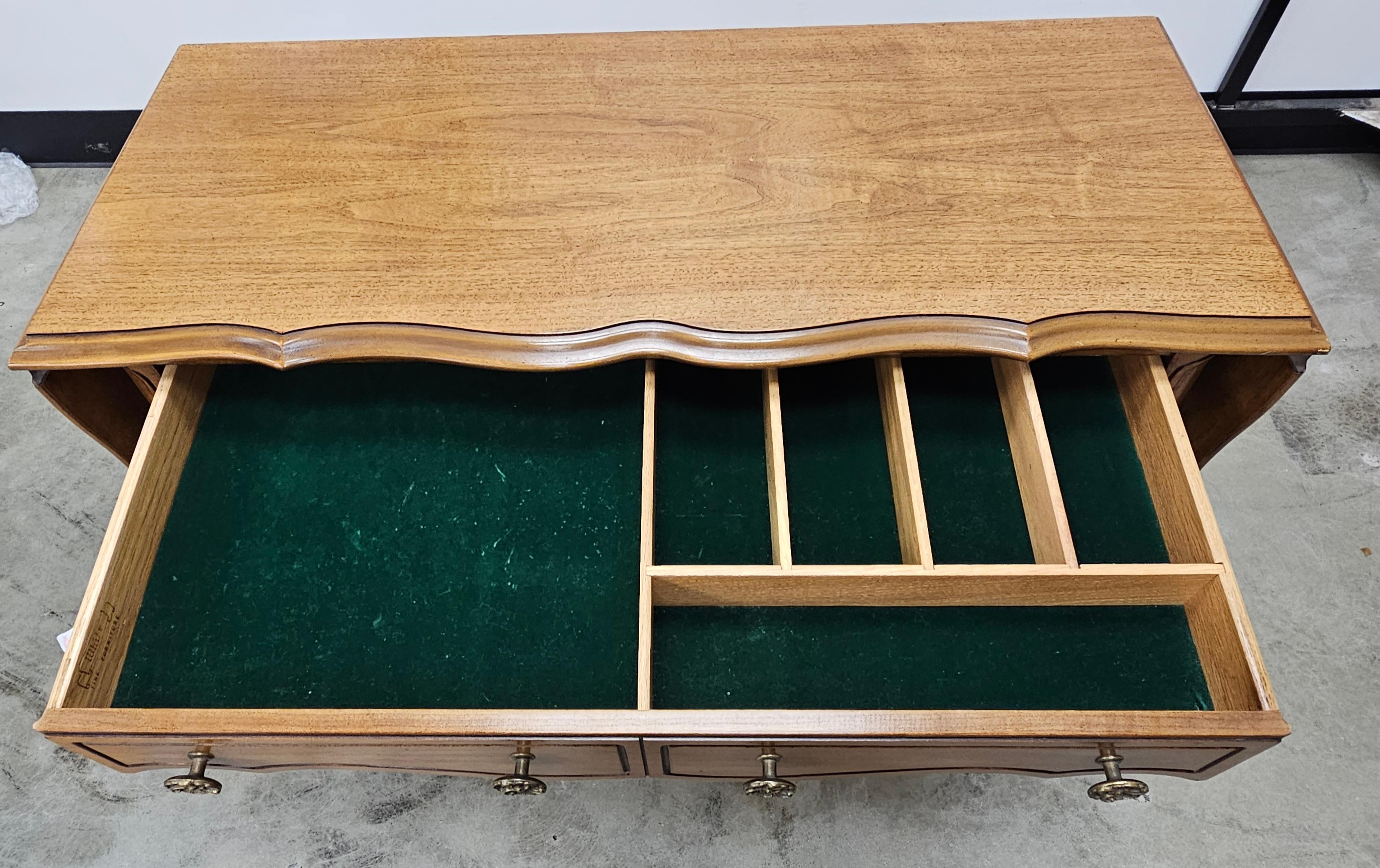 20th Century White Fine Furniture DropLeaf Rolling Buffet Server im Angebot 5