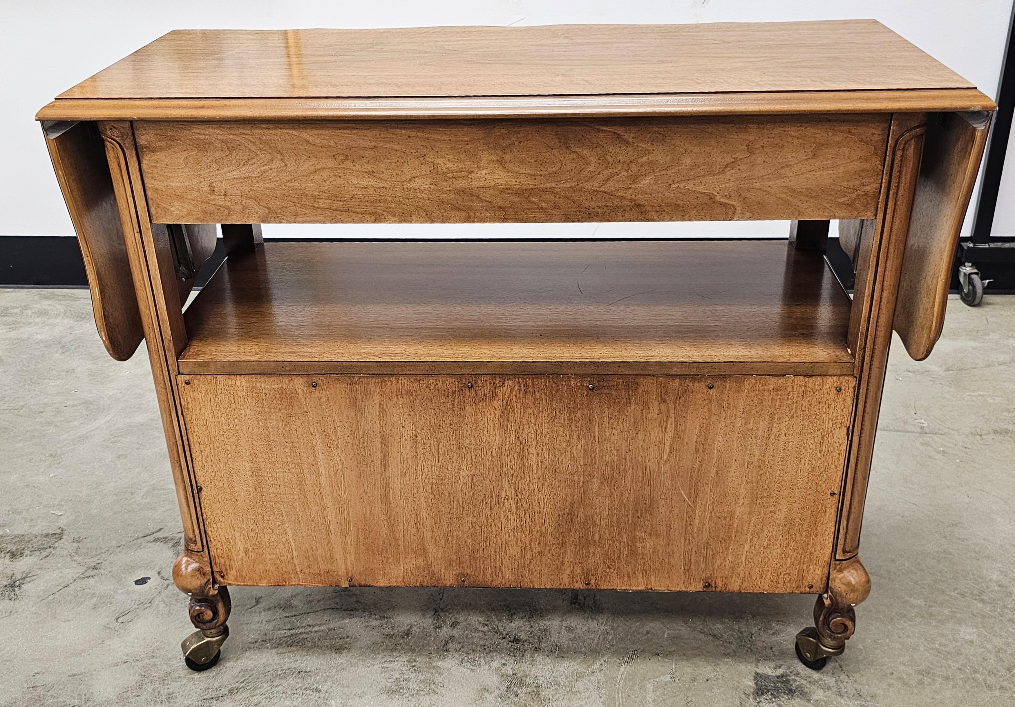20th Century White Fine Furniture DropLeaf Rolling Buffet Server im Angebot 6