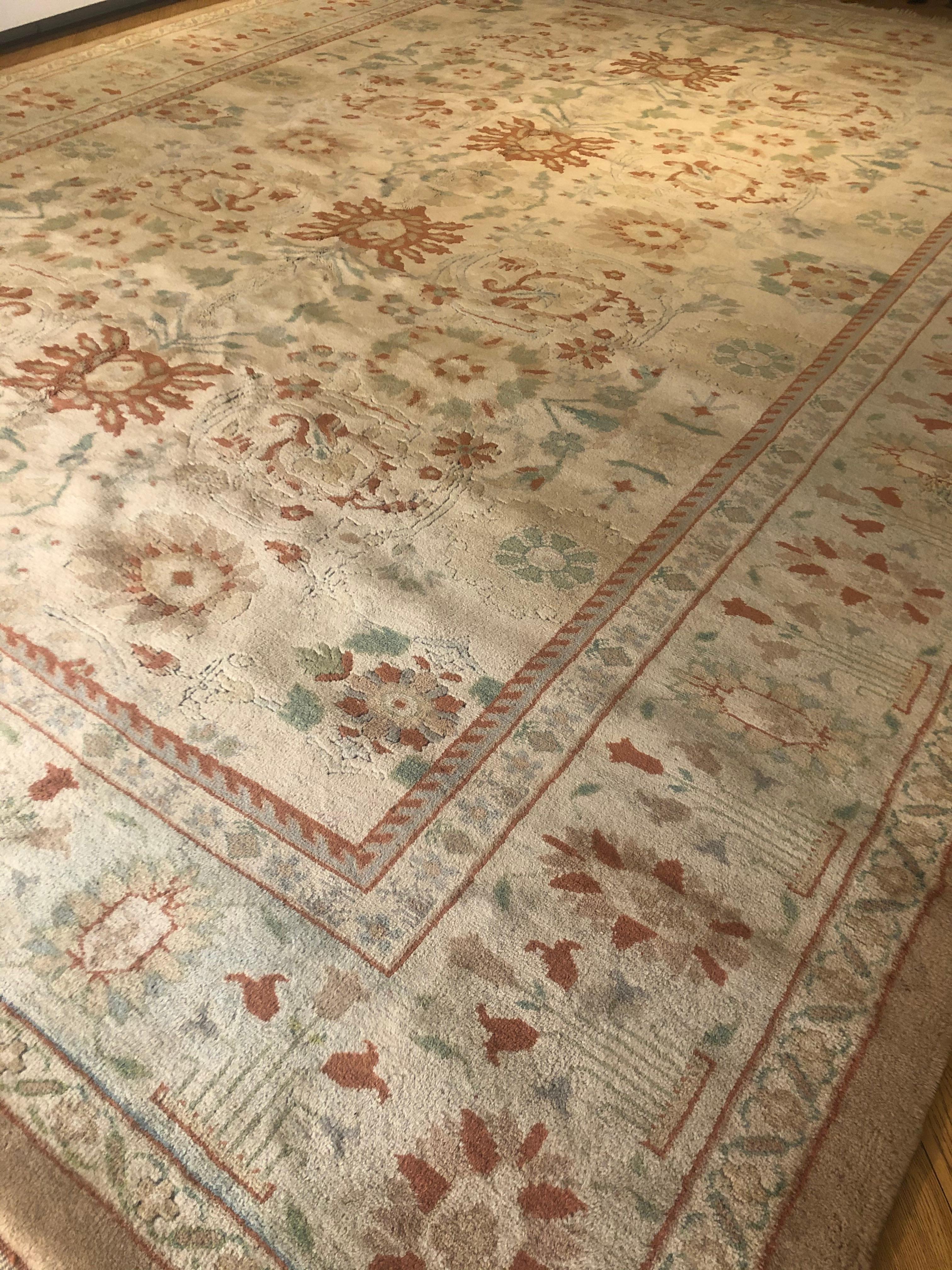 Hand-Knotted 20th Century White Floreal Oushak Rug from Circa 1950 € 15.000 For Sale