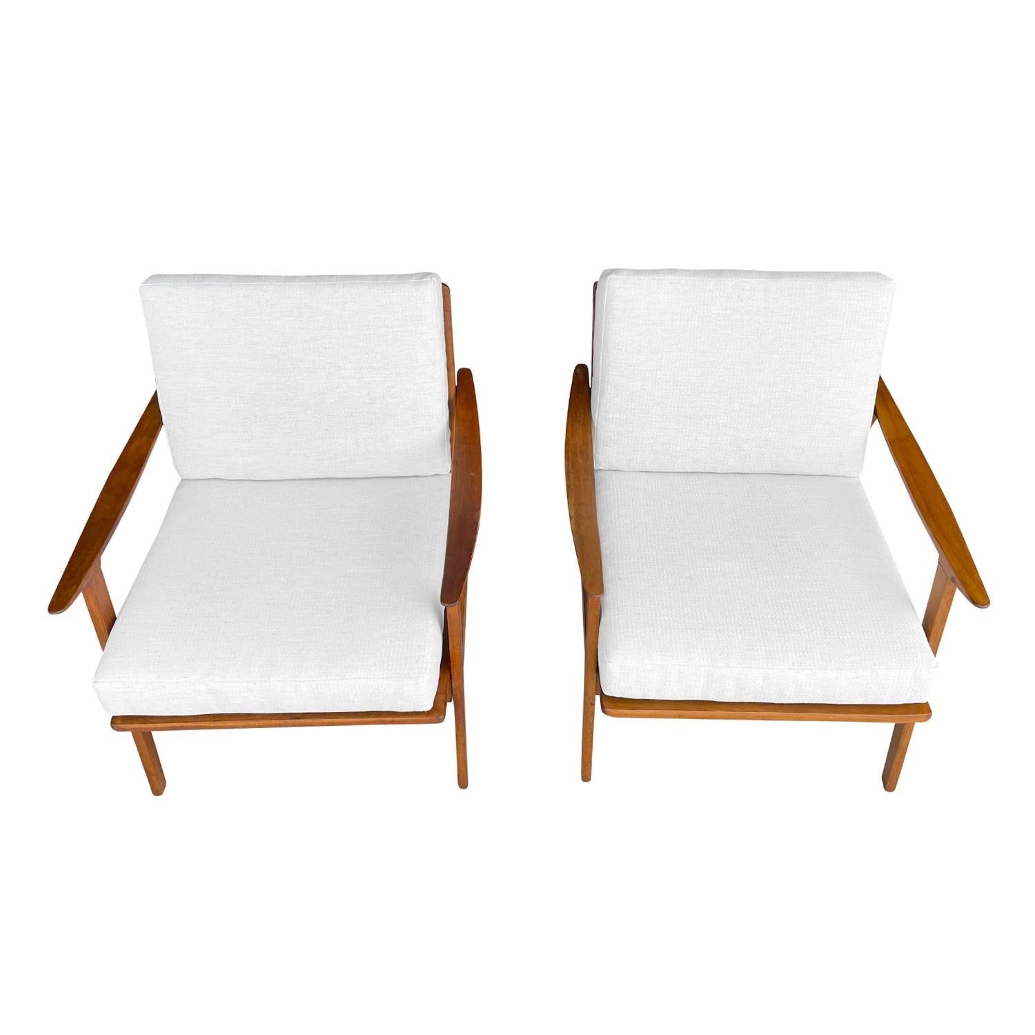 Danois 20e siècle Danemark Vintage Modern Paire de chaises ouvertes en teck par Kai Kristiansen en vente