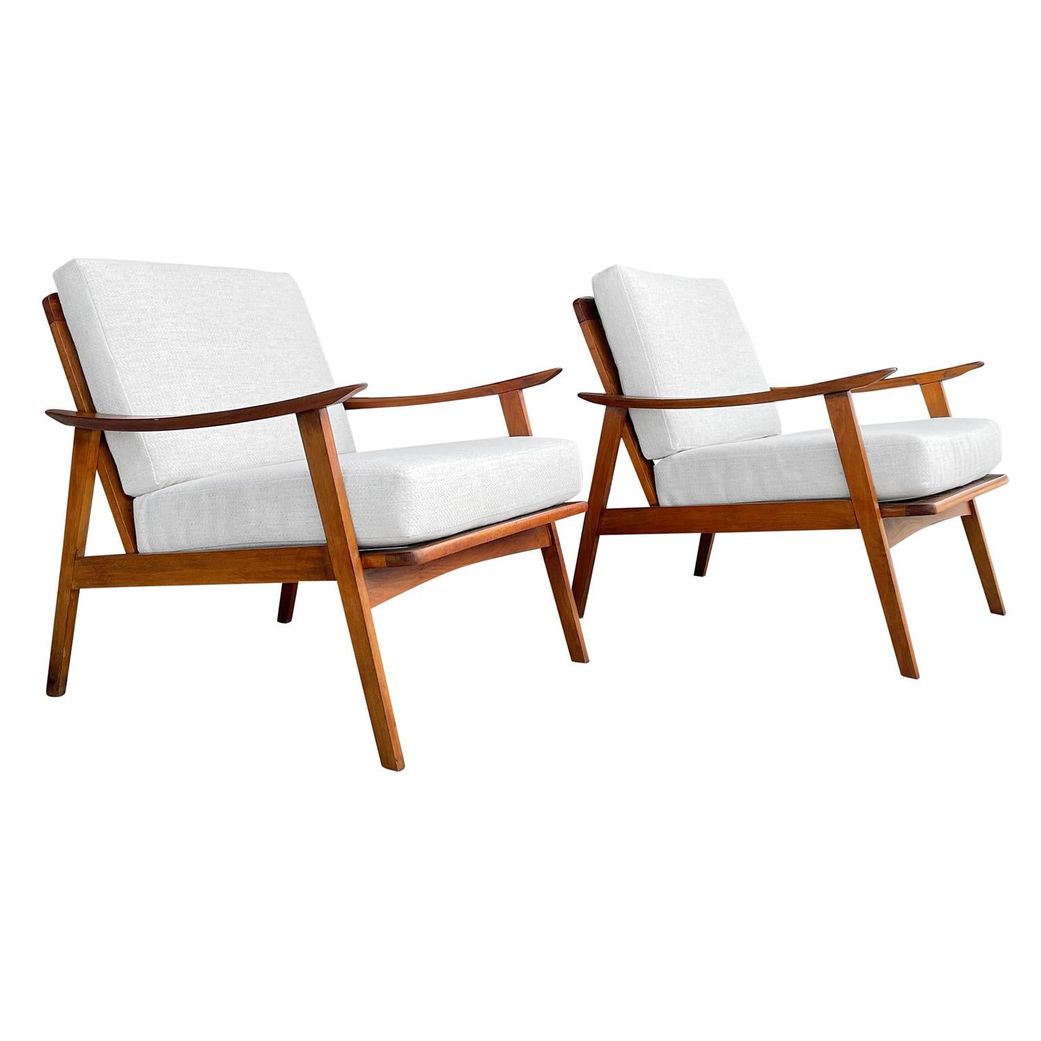 Tissu 20e siècle Danemark Vintage Modern Paire de chaises ouvertes en teck par Kai Kristiansen en vente