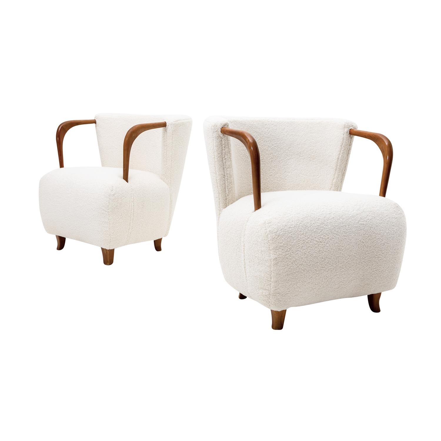 Mid-Century Modern 20th Century White Italian Pair of Walnut Club Chairs Attributed to Giorgetti