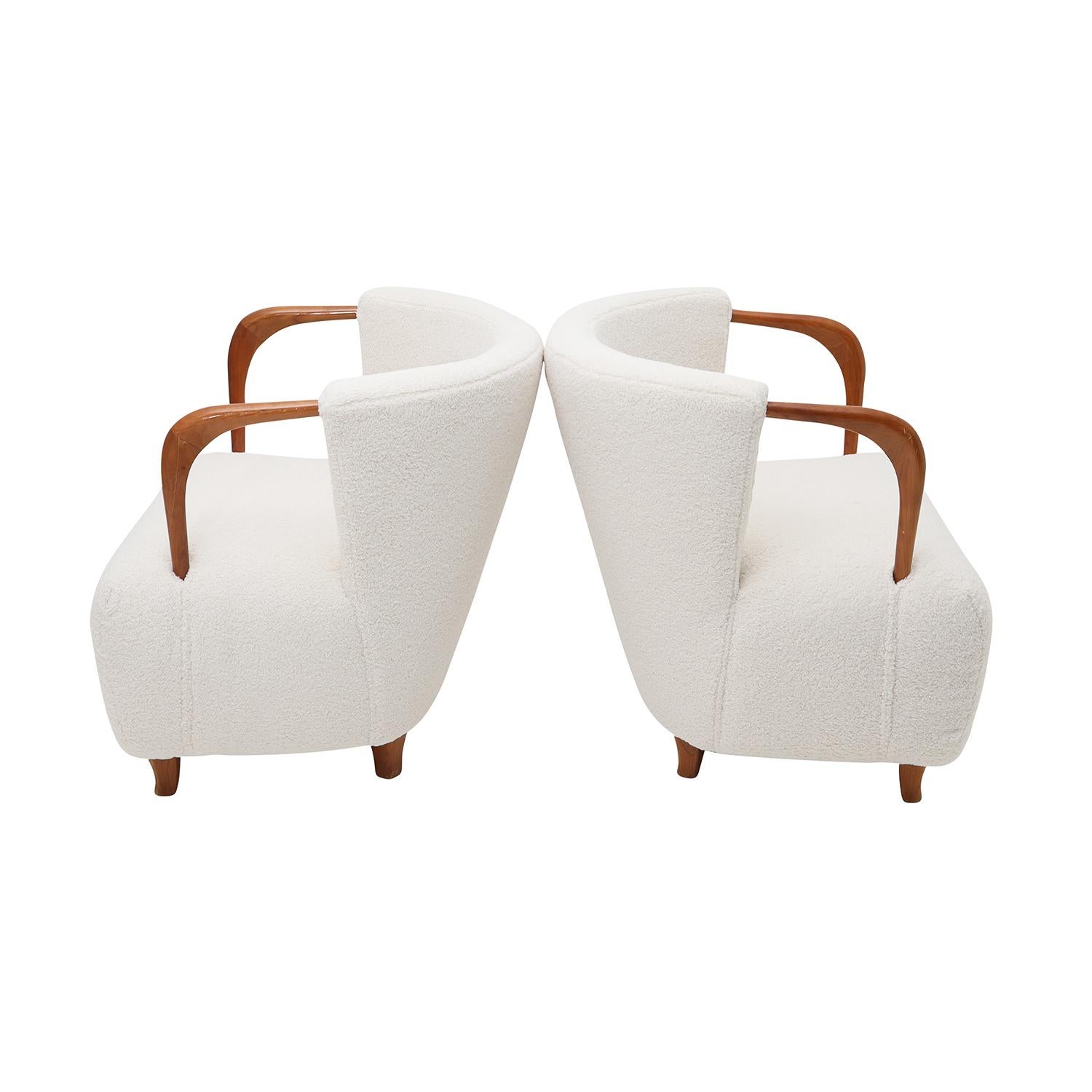 Hand-Carved 20th Century White Italian Pair of Walnut Club Chairs Attributed to Giorgetti