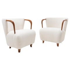 20th Century White Italian Pair of Walnut Club Chairs Attributed to Giorgetti