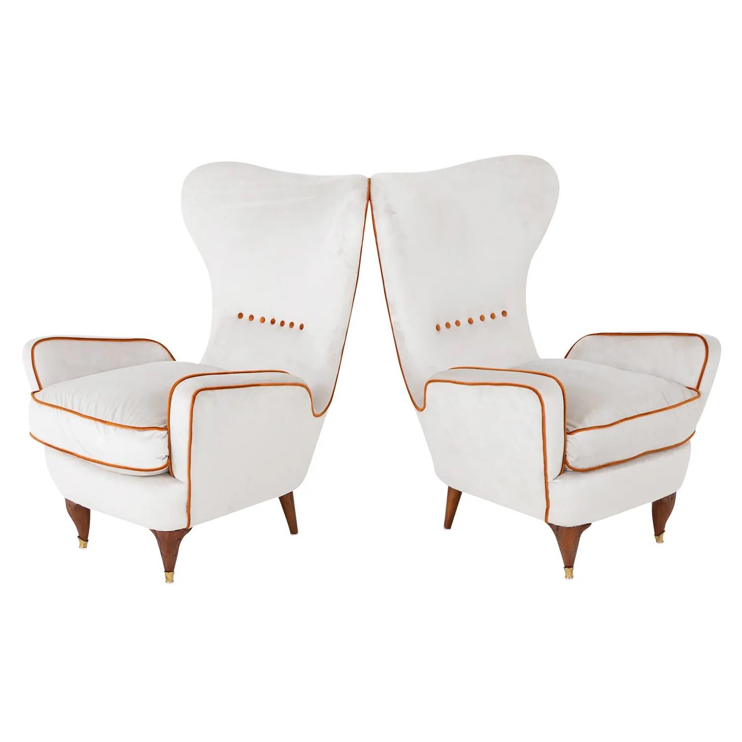 20th Century White Italian Pair of Walnut Lounge Chairs & Ottoman by Paolo Buffa For Sale 1