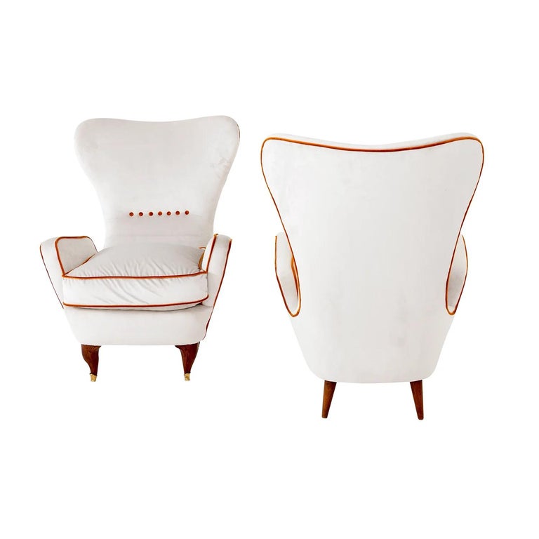 20th Century White Italian Pair of Walnut Lounge Chairs & Ottoman by Paolo Buffa For Sale 3