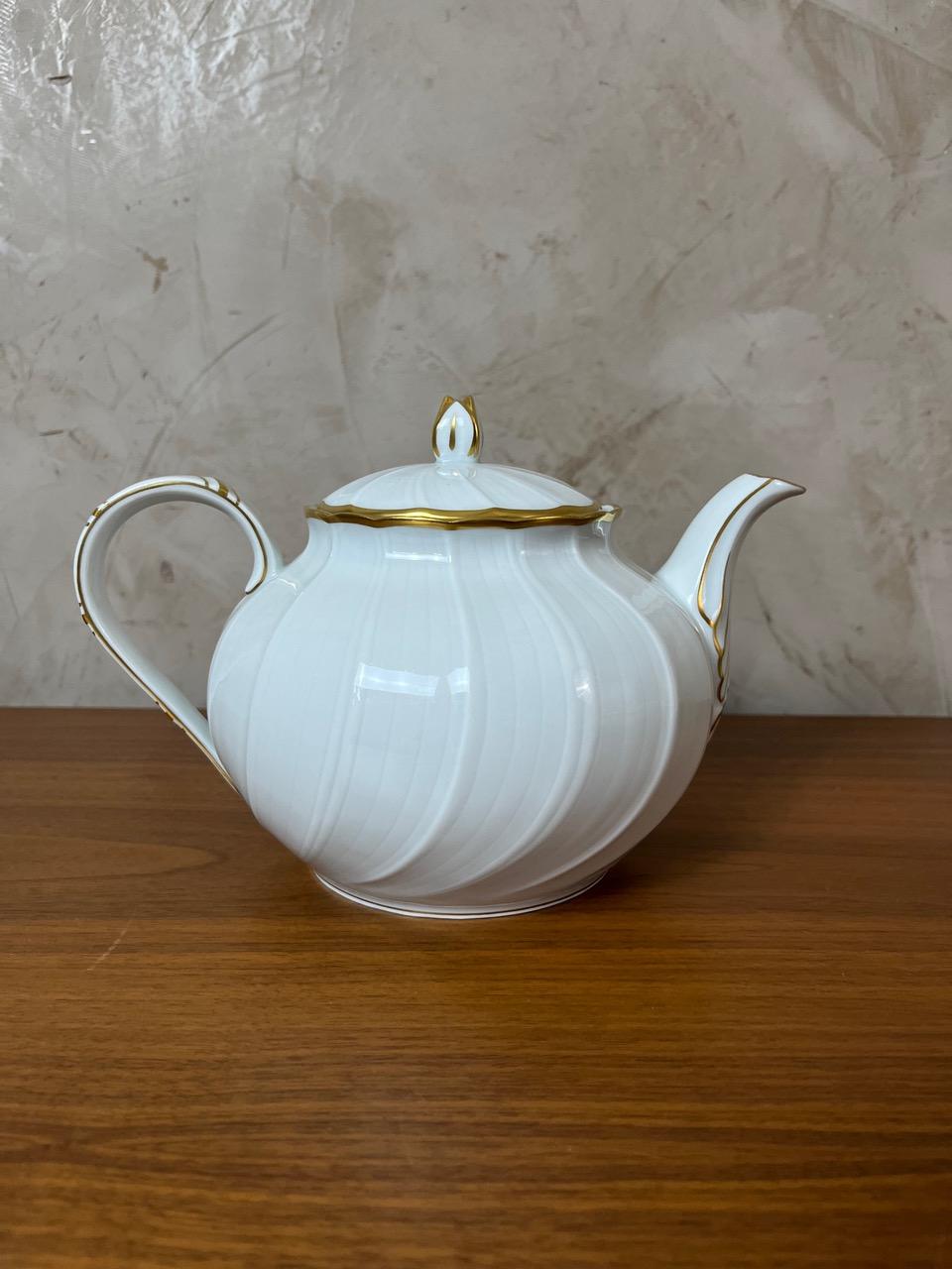 French 20th century White Limoges Porcelain Tea set by Bernardaud, 1930s For Sale