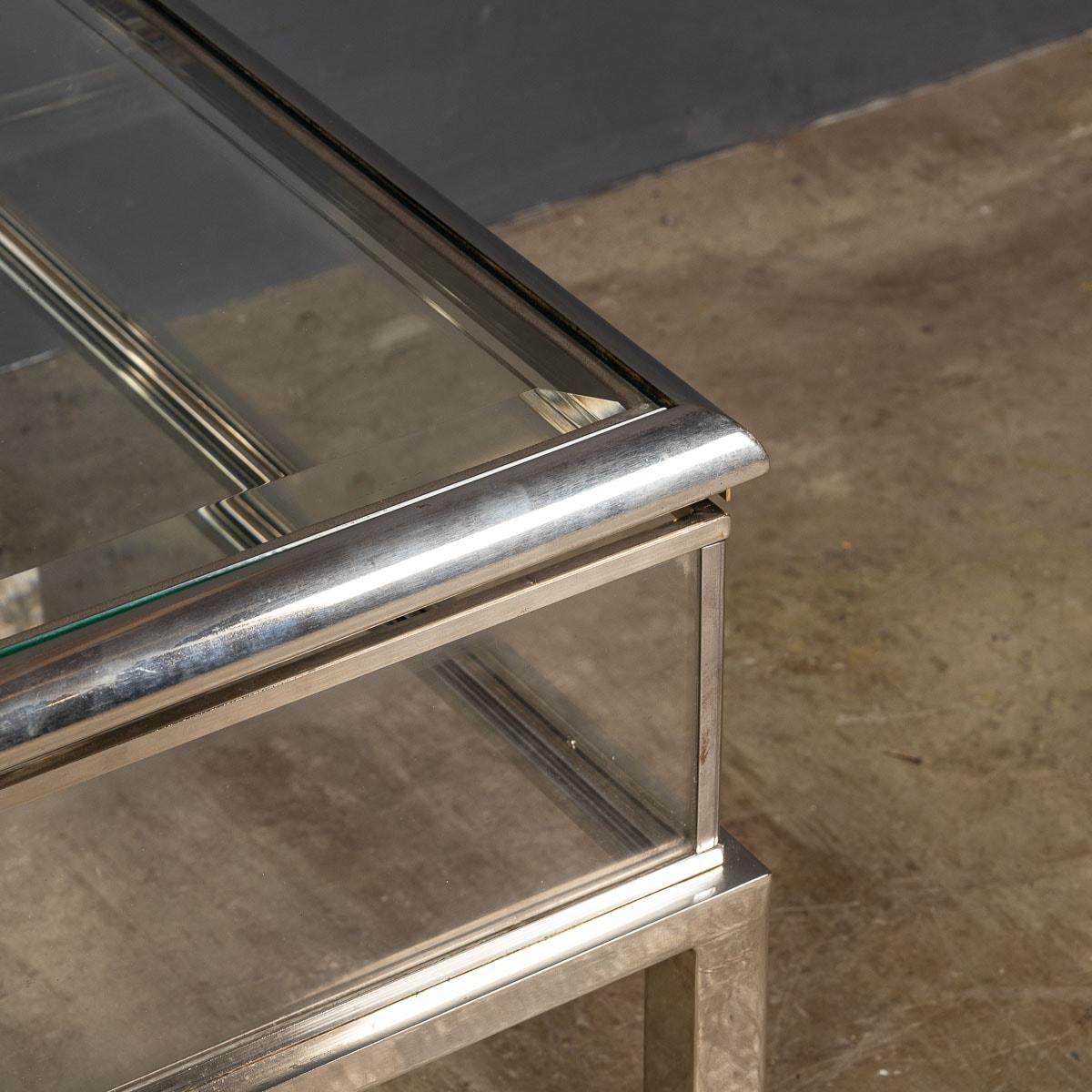 20th Century White Metal & Glass Vitrine Coffee Table, c.1970 For Sale 7