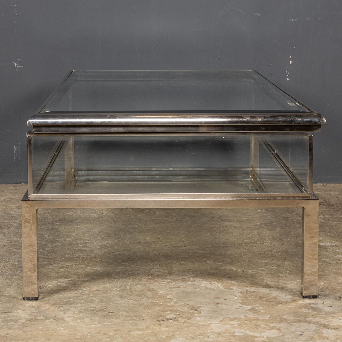 20th Century White Metal & Glass Vitrine Coffee Table, c.1970 For Sale 1