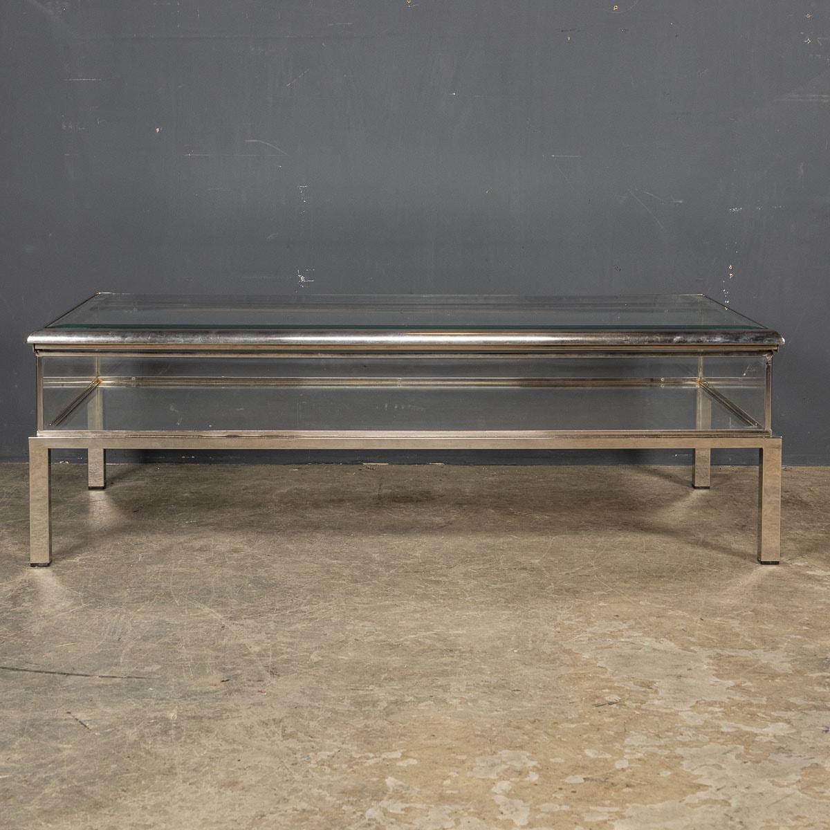 20th Century White Metal & Glass Vitrine Coffee Table, c.1970 For Sale 2