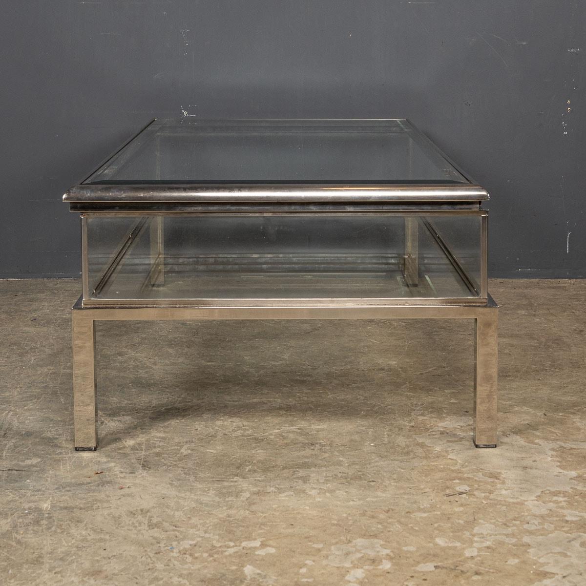 20th Century White Metal & Glass Vitrine Coffee Table, c.1970 For Sale 3