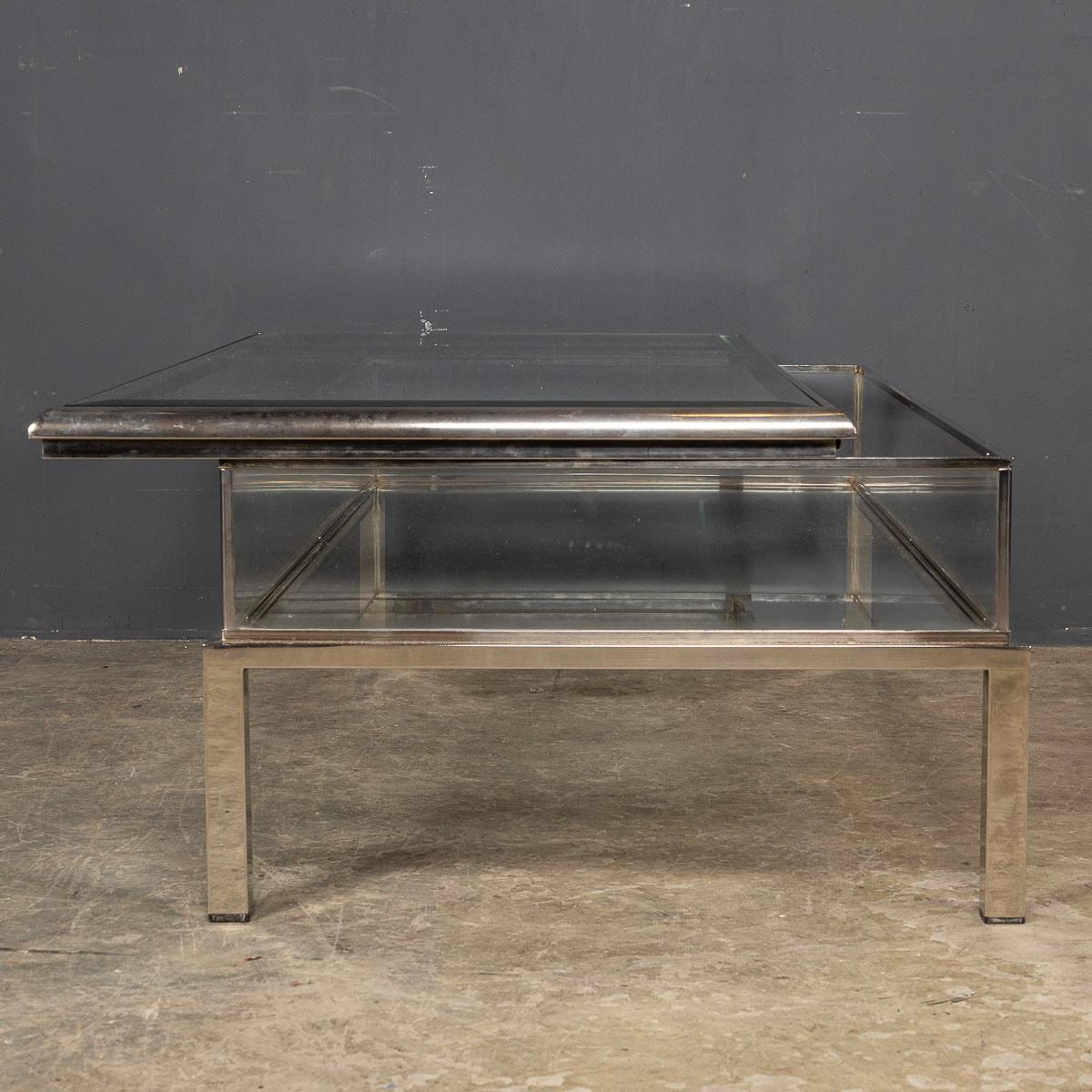 20th Century White Metal & Glass Vitrine Coffee Table, c.1970 For Sale 4