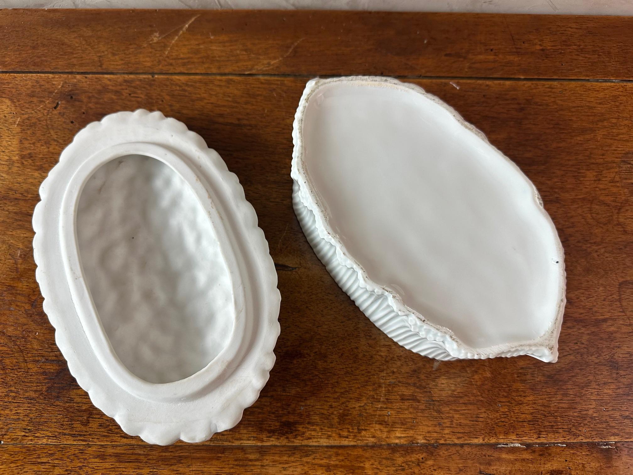 Soupière à fleurs en porcelaine blanche du 20e siècle, années 1920 en vente 3