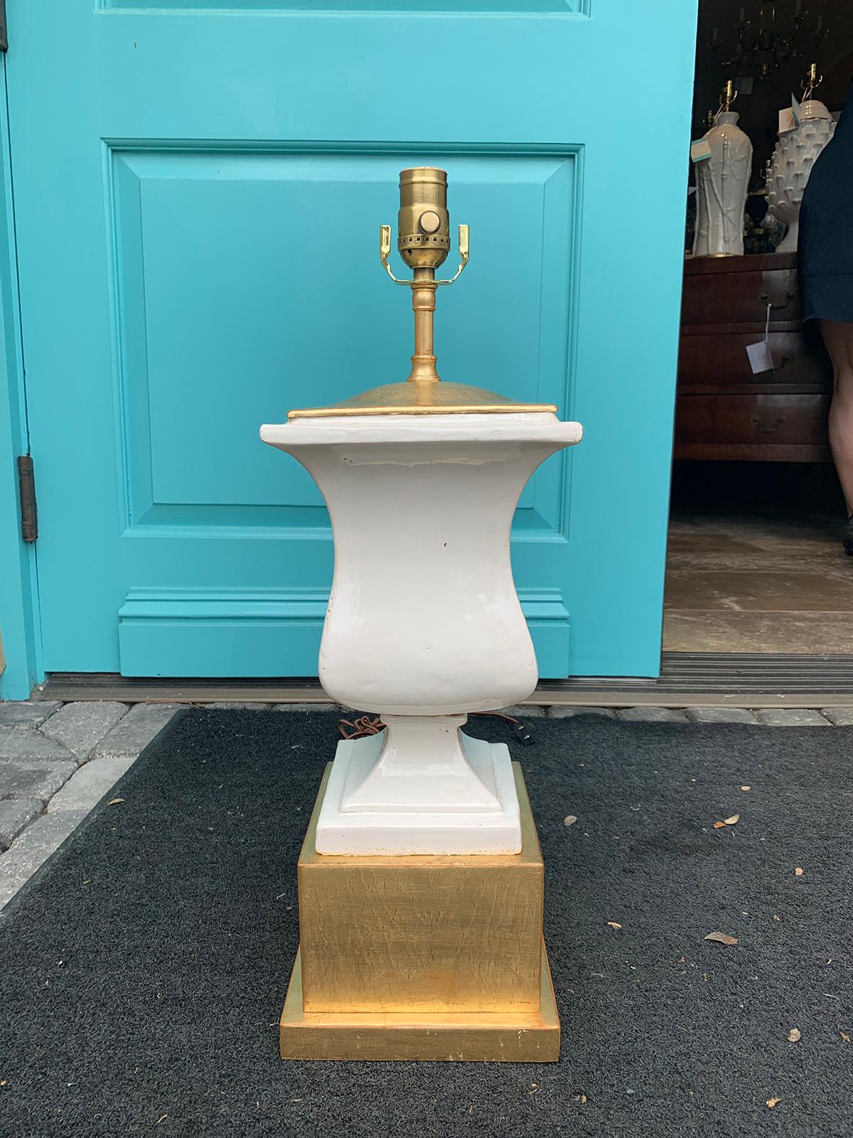 20th Century White Porcelain Lamp on Custom Gilt Base In Good Condition For Sale In Atlanta, GA