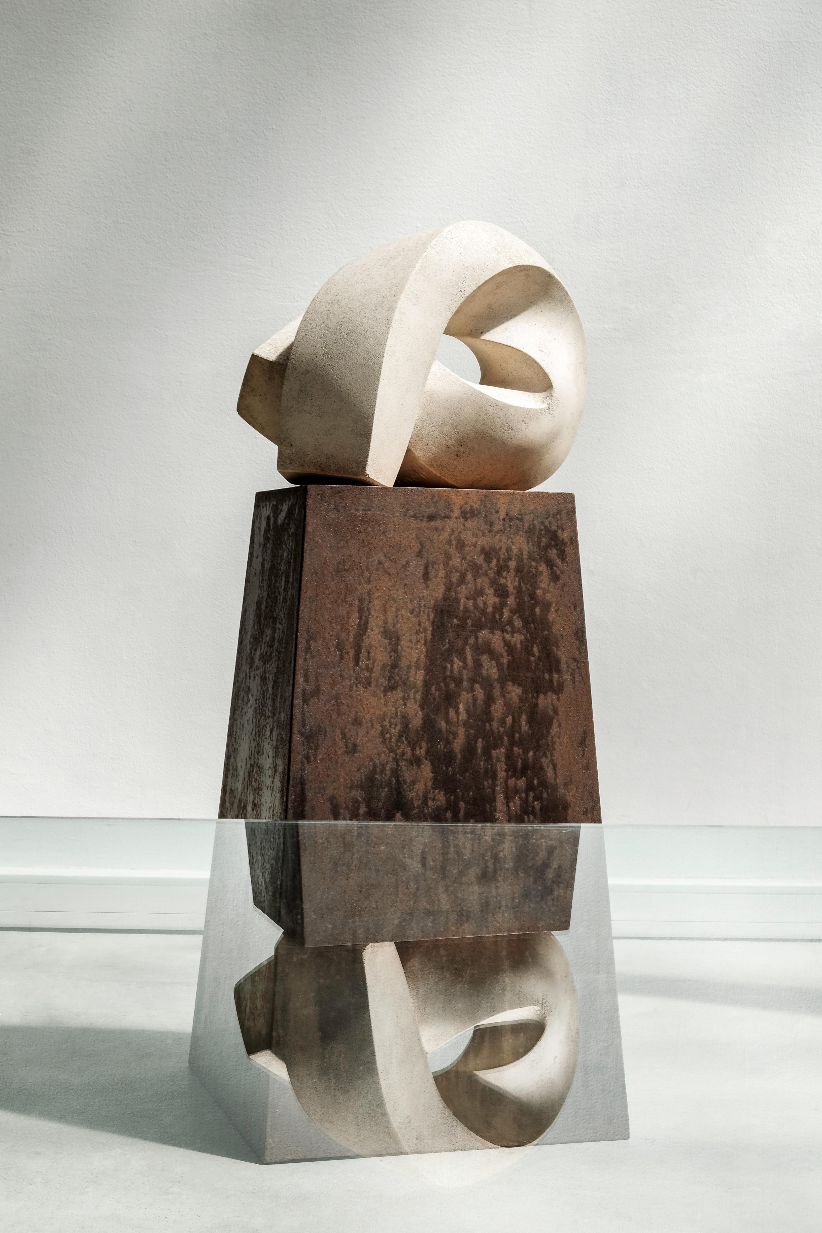 Moderne Sculpture en pierre blanche du 20ème siècle par Bertrand Créac'h, 1996 en vente